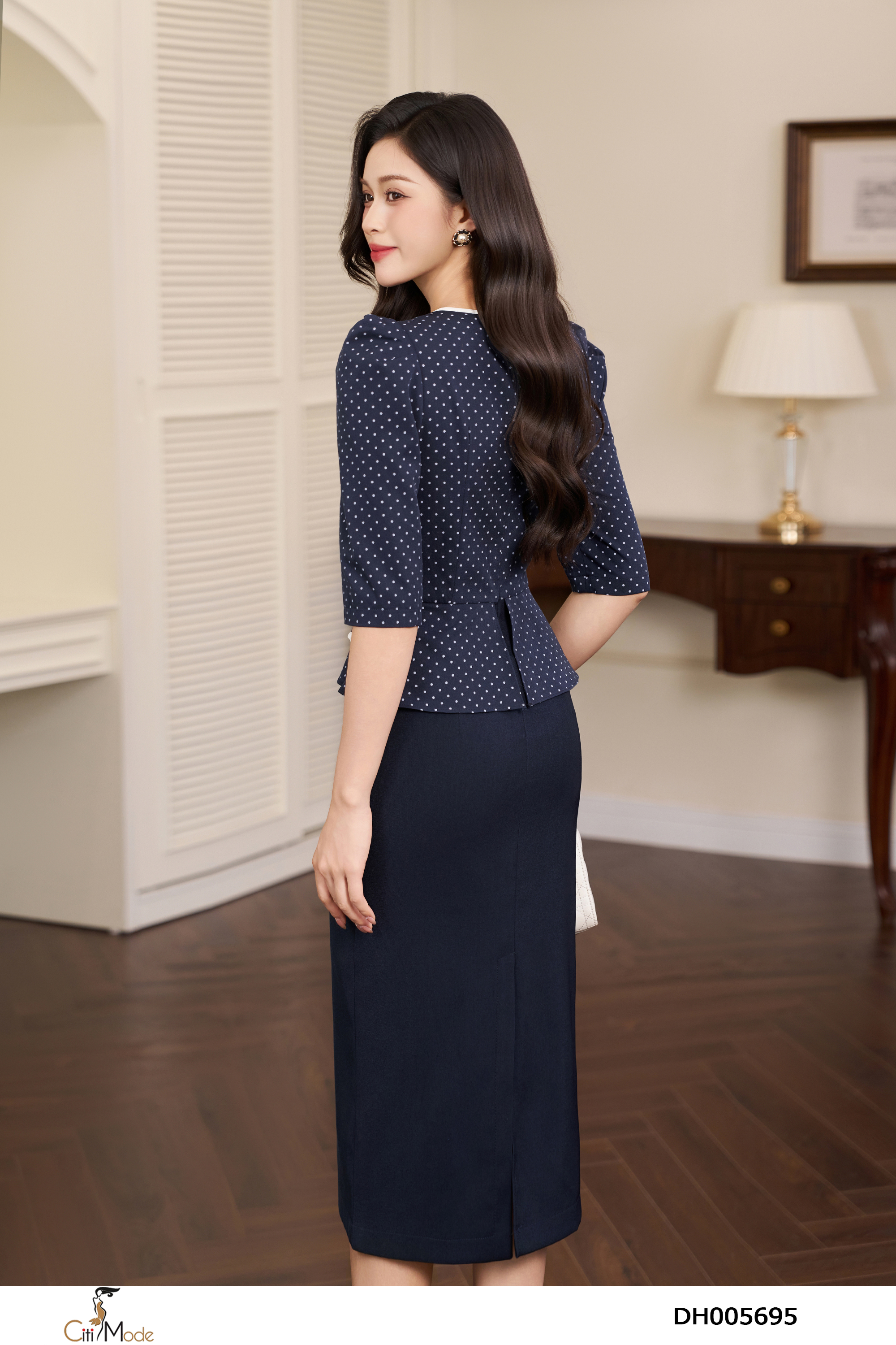 Đầm ôm tím than phối bi tay lỡ cổ viền trắng