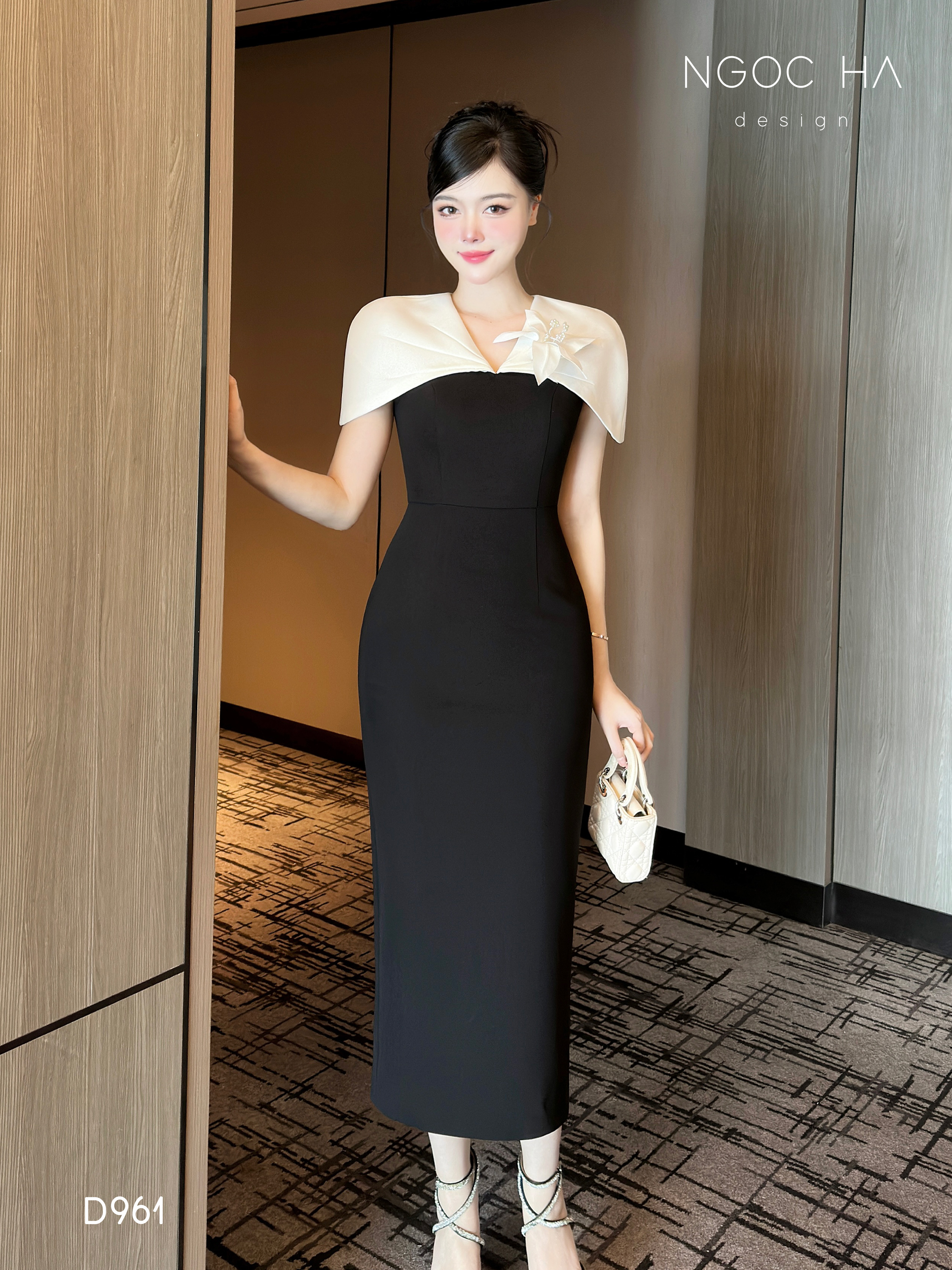 Belle Dress_ Đầm Bút Chì Đen Phối Choàng Vai May Ly Màu Trắng Kèm Hoa D961_thumbnail_1