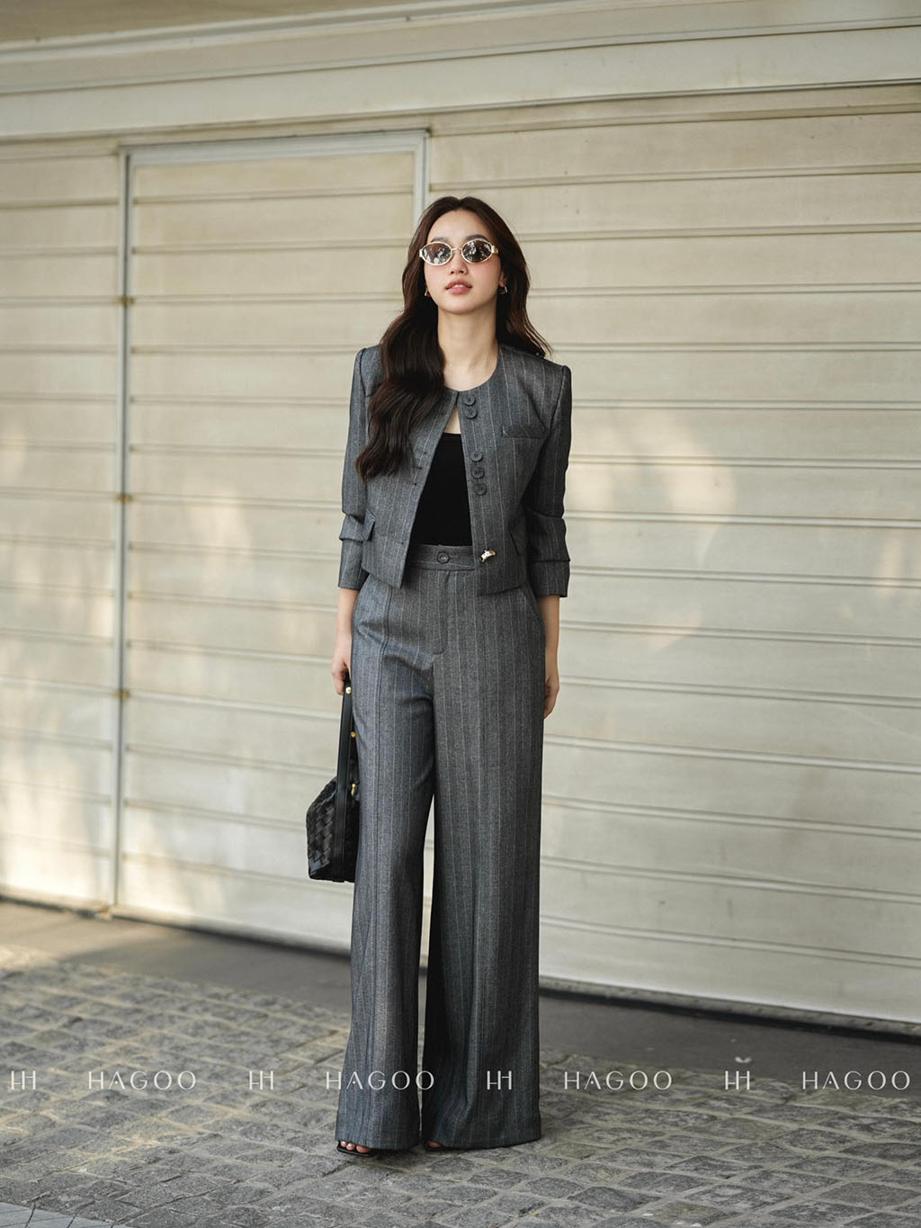 Blazer cổ tròn ngắn hai nắp túi_thumbnail_4