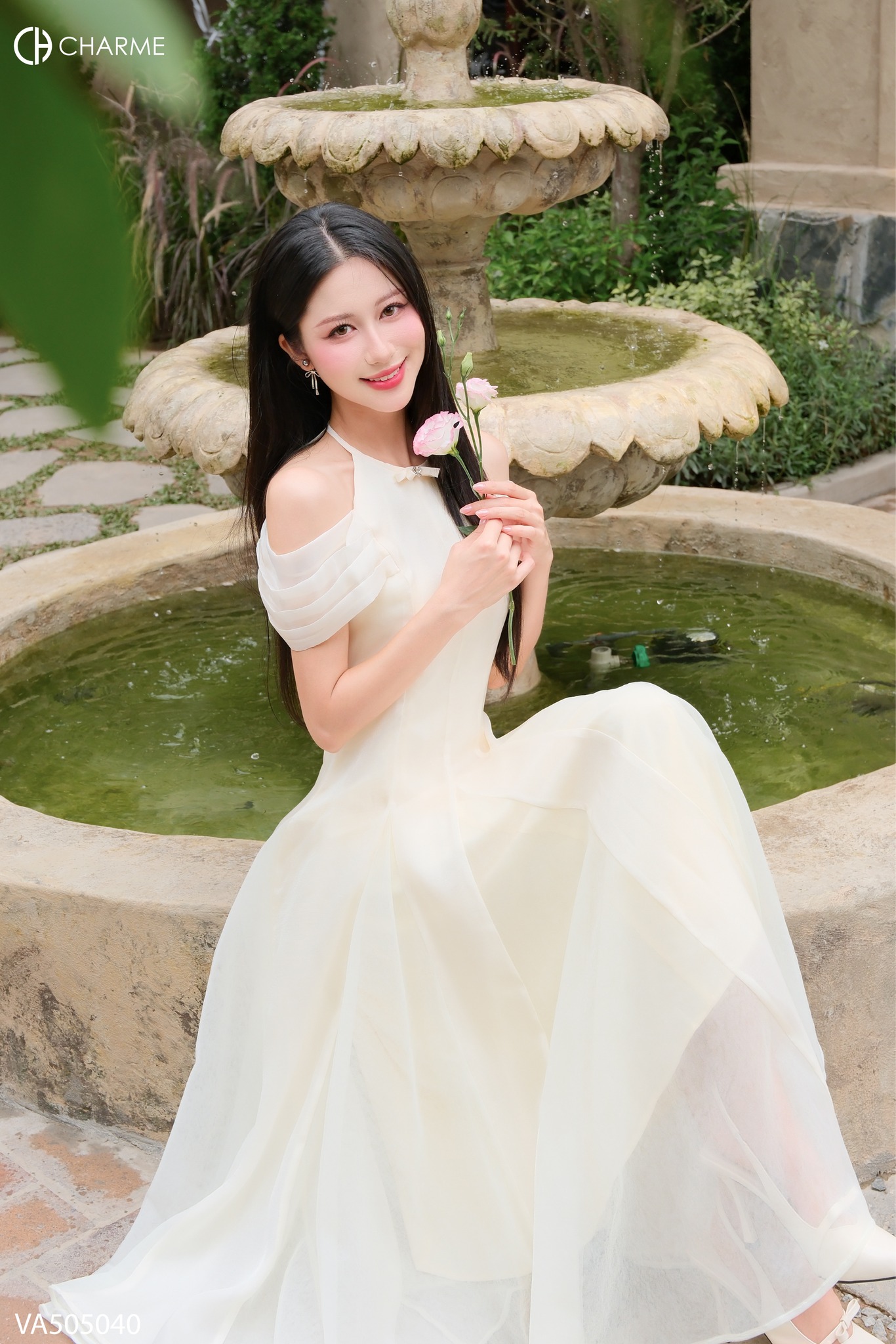 Váy cổ yếm trễ vai dáng dài