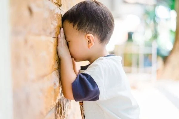 Khủng hoảng tuổi lên 3 kéo dài bao lâu và cách giúp con vượt qua