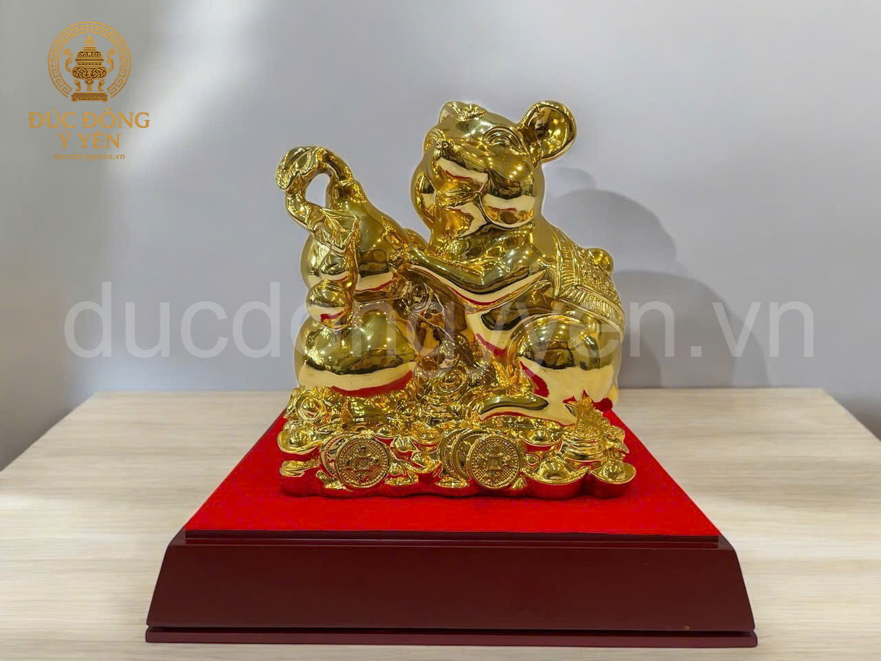 Tượng chuột ôm hồ lô phong thủy mạ vàng 