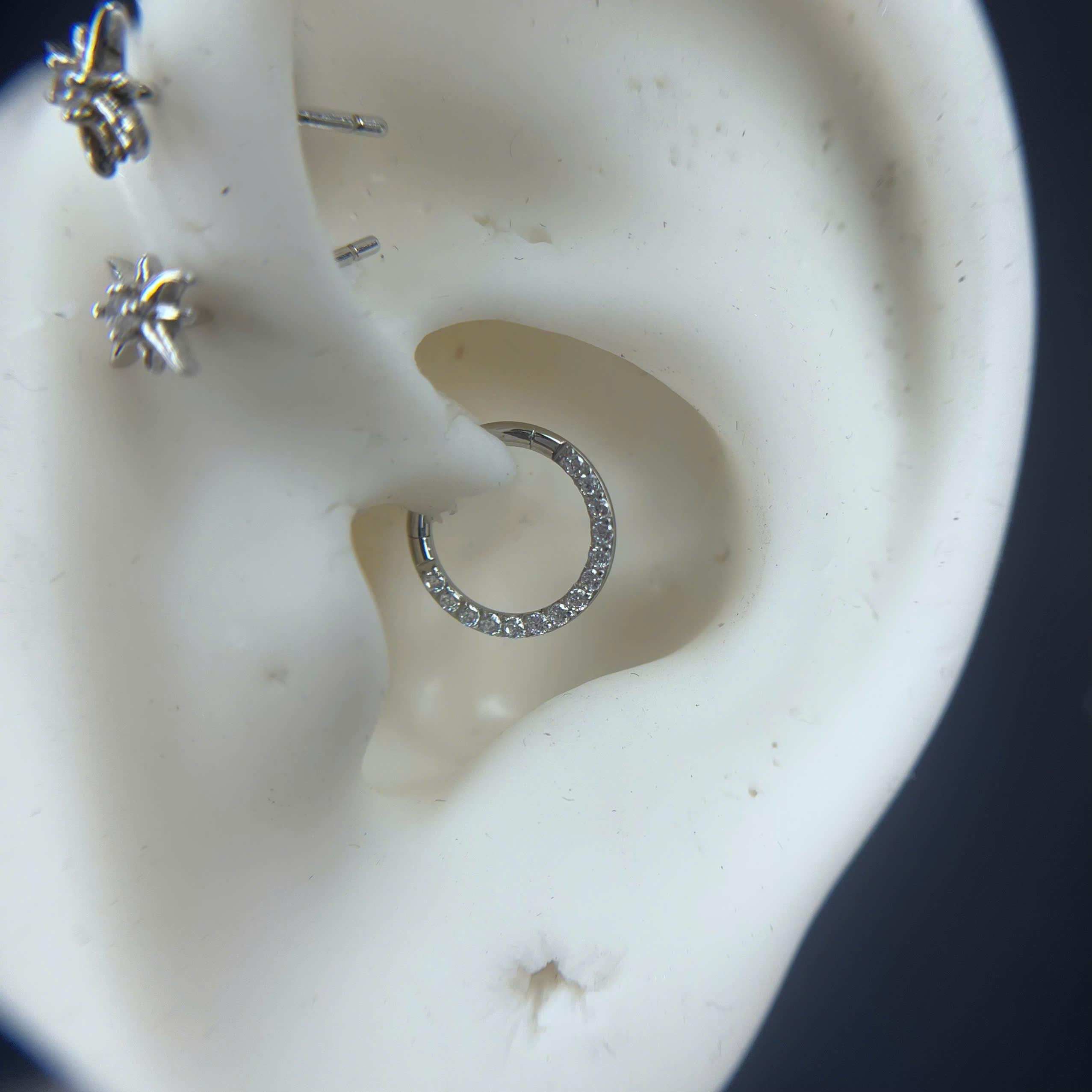 Daith nửa vòng kim cương size 8_thumbnail_3