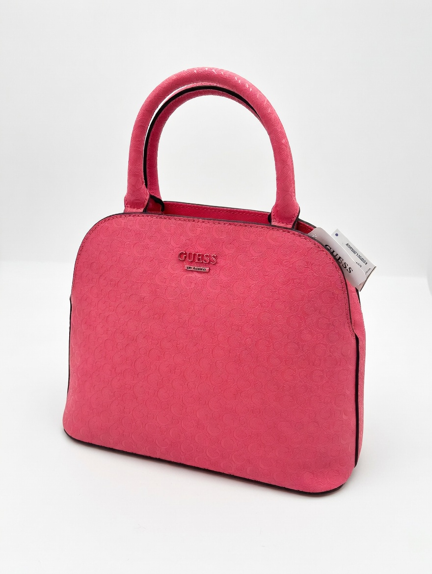 Túi Xách Nữ GUESS Hồng Đậm – Form Cứng Sang Trọng, Phong Cách Nổi Bật