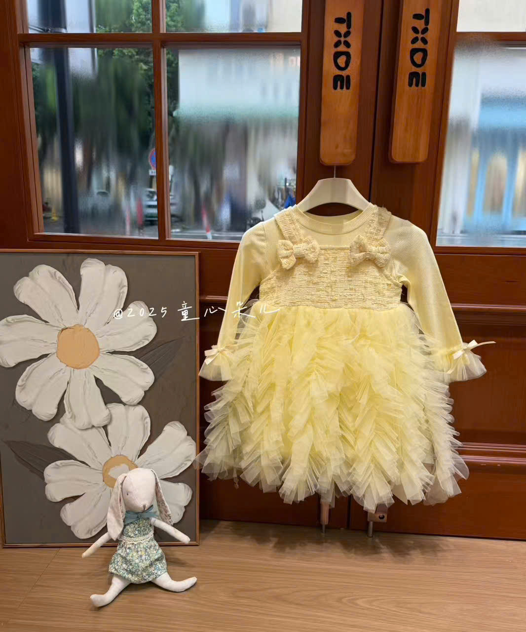 HE47 Đầm công chúa bé ( VÀNG )