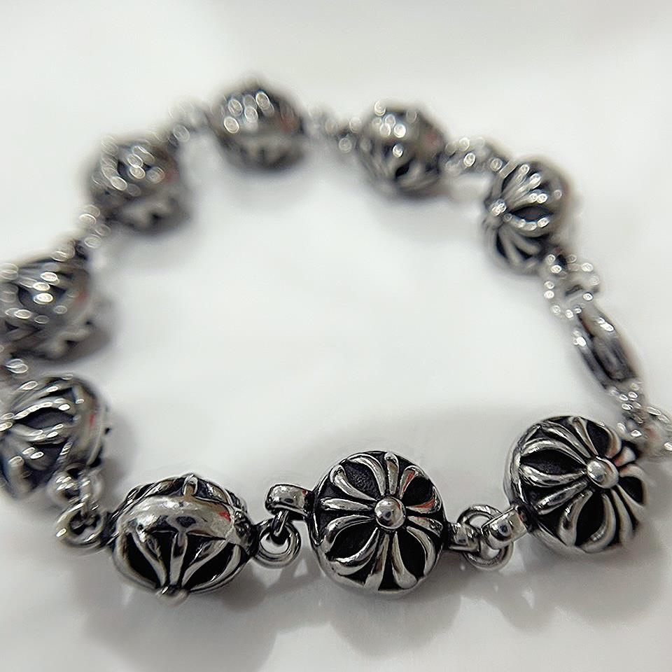 vòng tay titan charm cầu tròn chrome heart._thumbnail_3