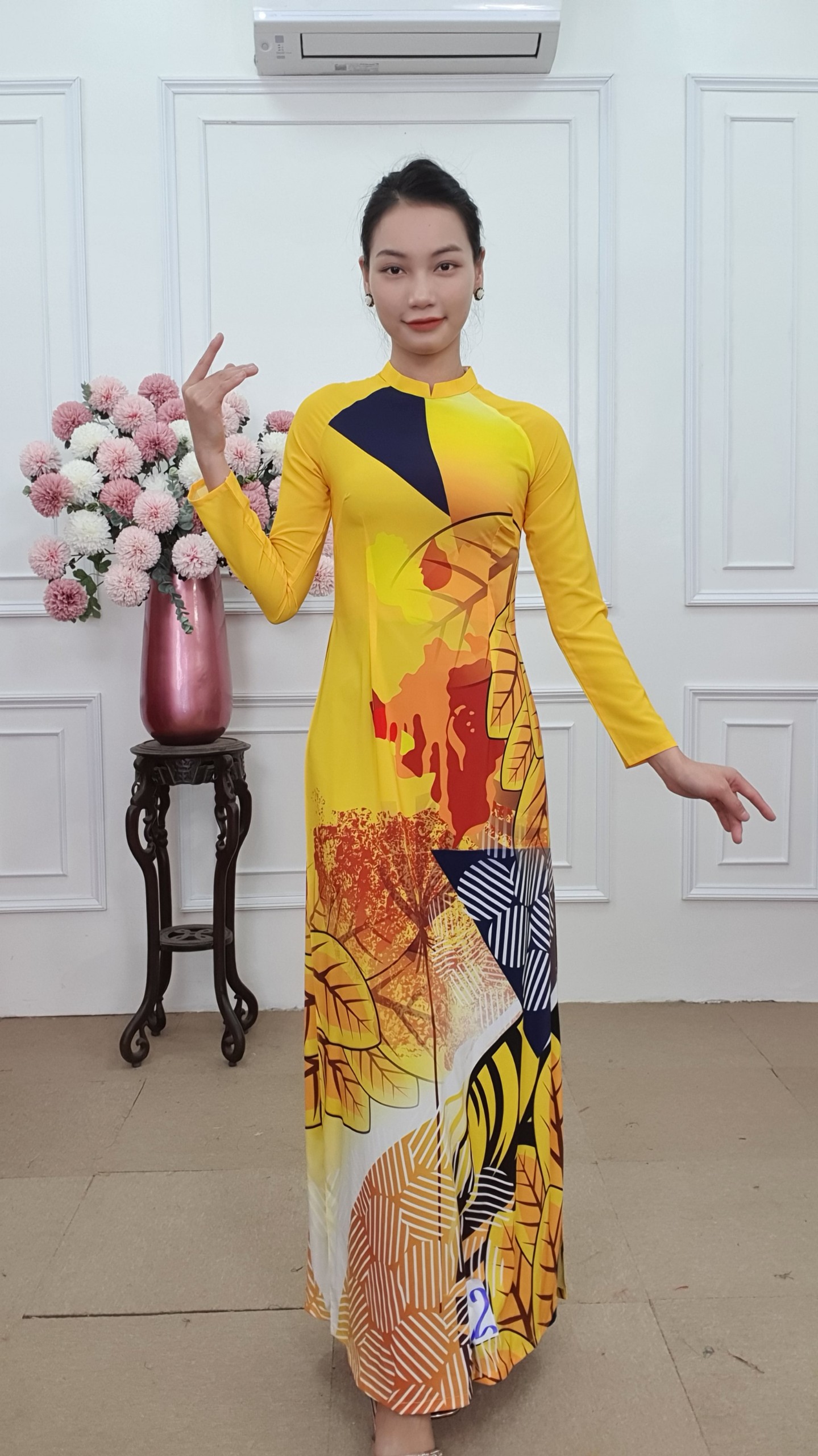 A2038 áo dài lụa nhật cổ 2p tay lỡ vàng tươi  pha xanh than lập thể