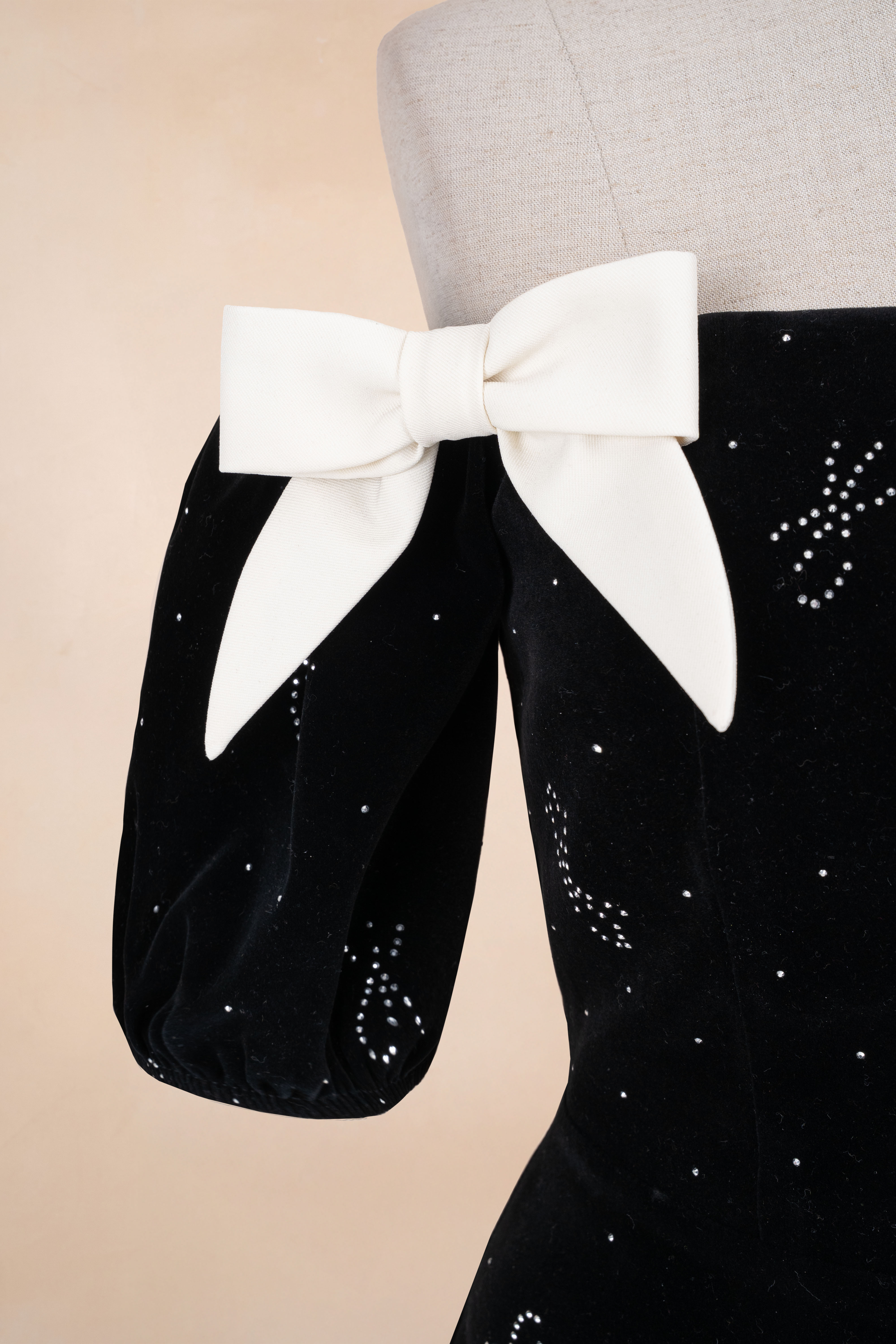 Đầm Bút Chì Trễ Vai Tag Nơ_thumbnail_3