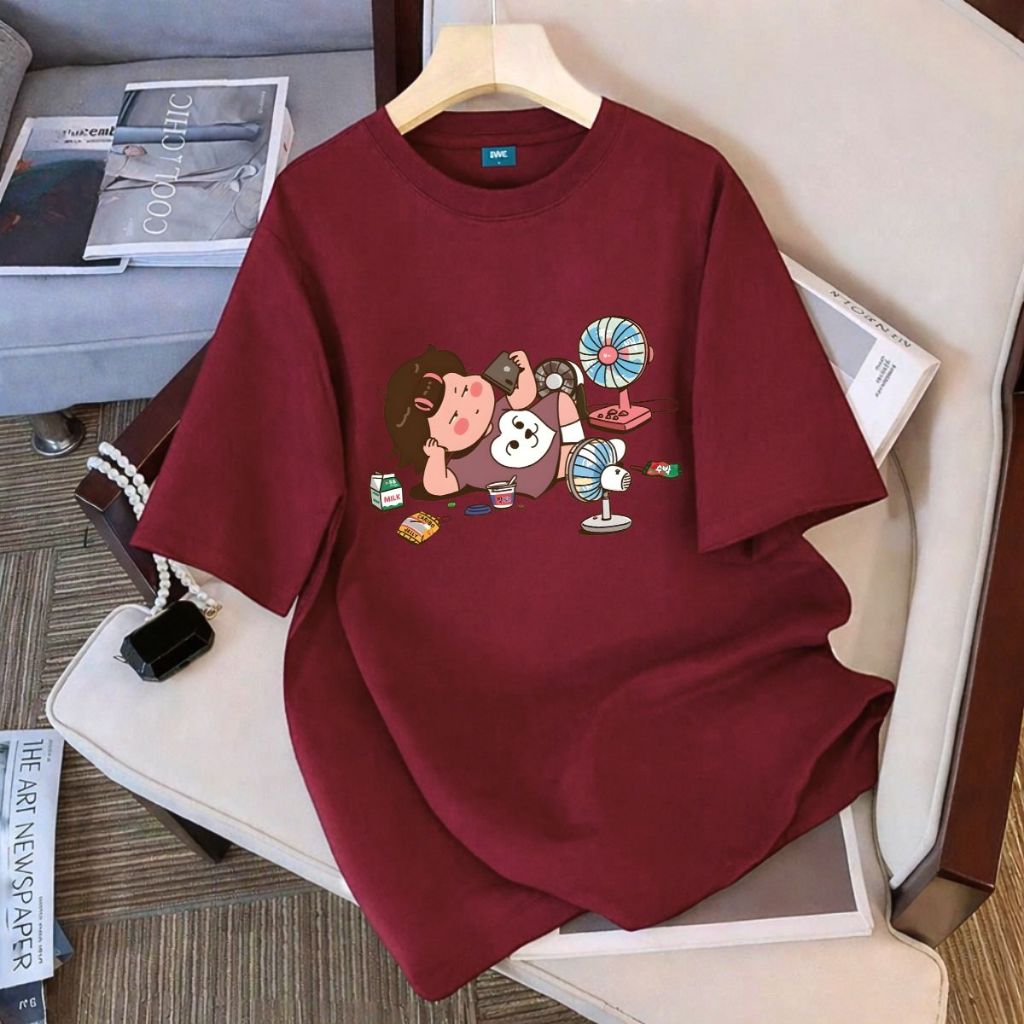 Áo thun unisex UX30-1168 hình bé gái nằm xem điện thoại dáng oversized local brand WETEE_thumbnail_0