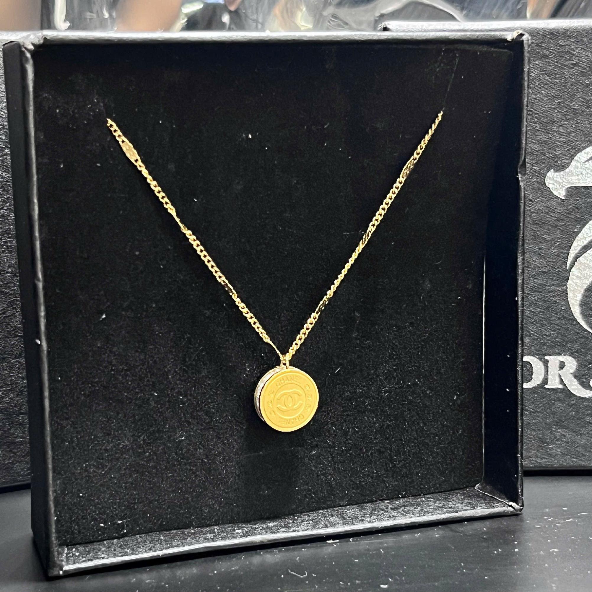 vòng cổ titan vàng charm Chanel tròn_thumbnail_1