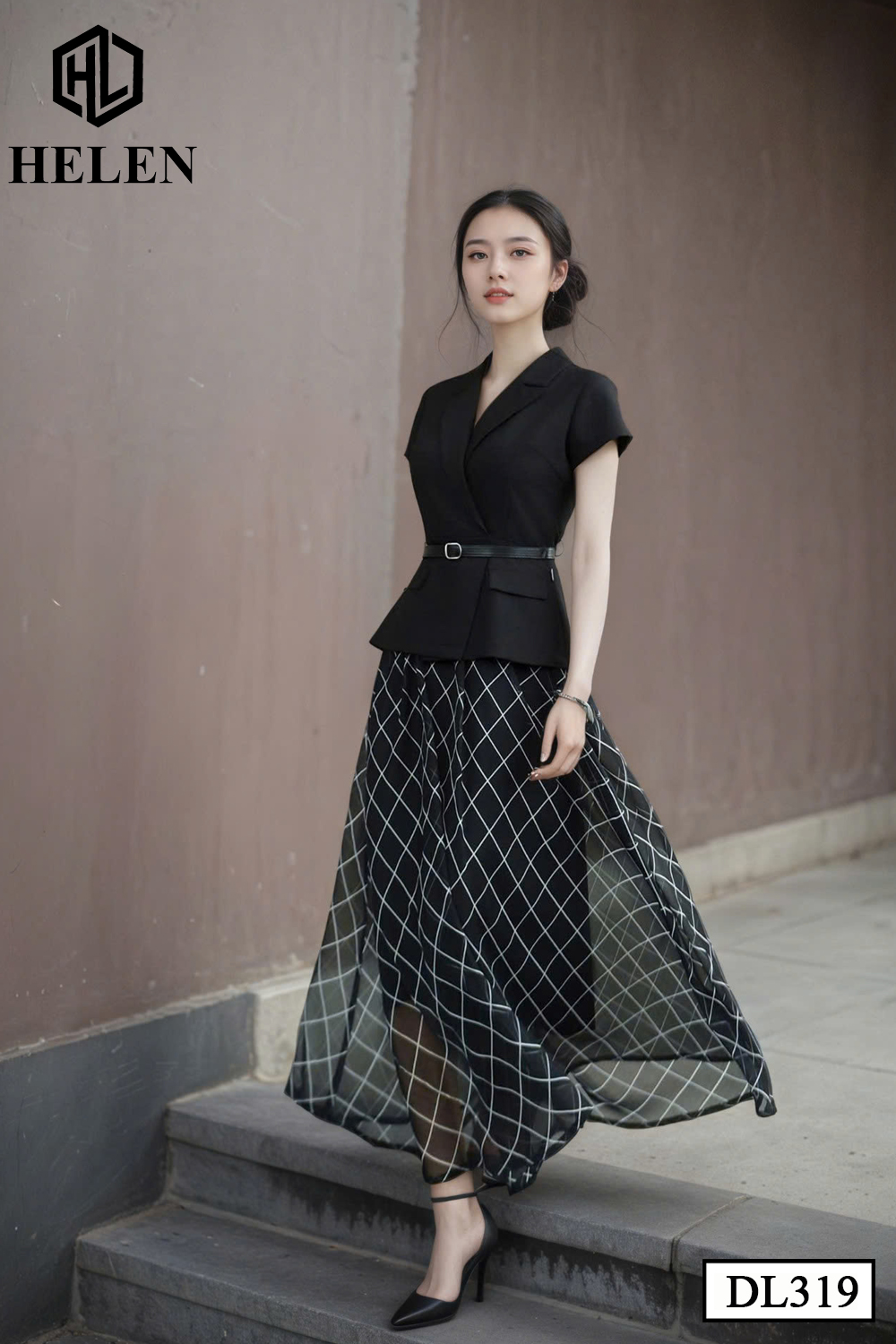 Đầm xòe cổ vest đen phối chân họa tiết DL319