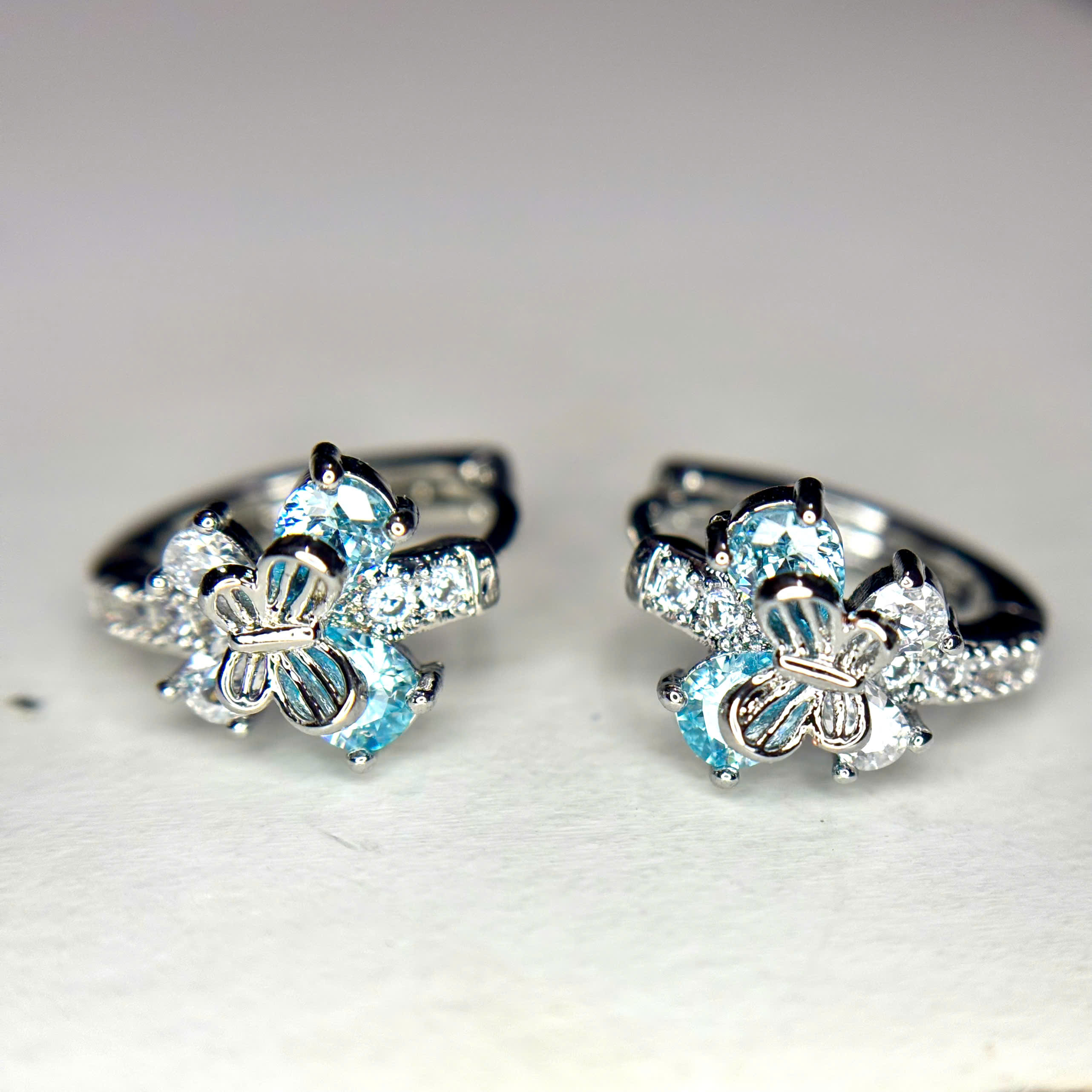 Khuyên vòng kiểu 2 bướm xanh size 10