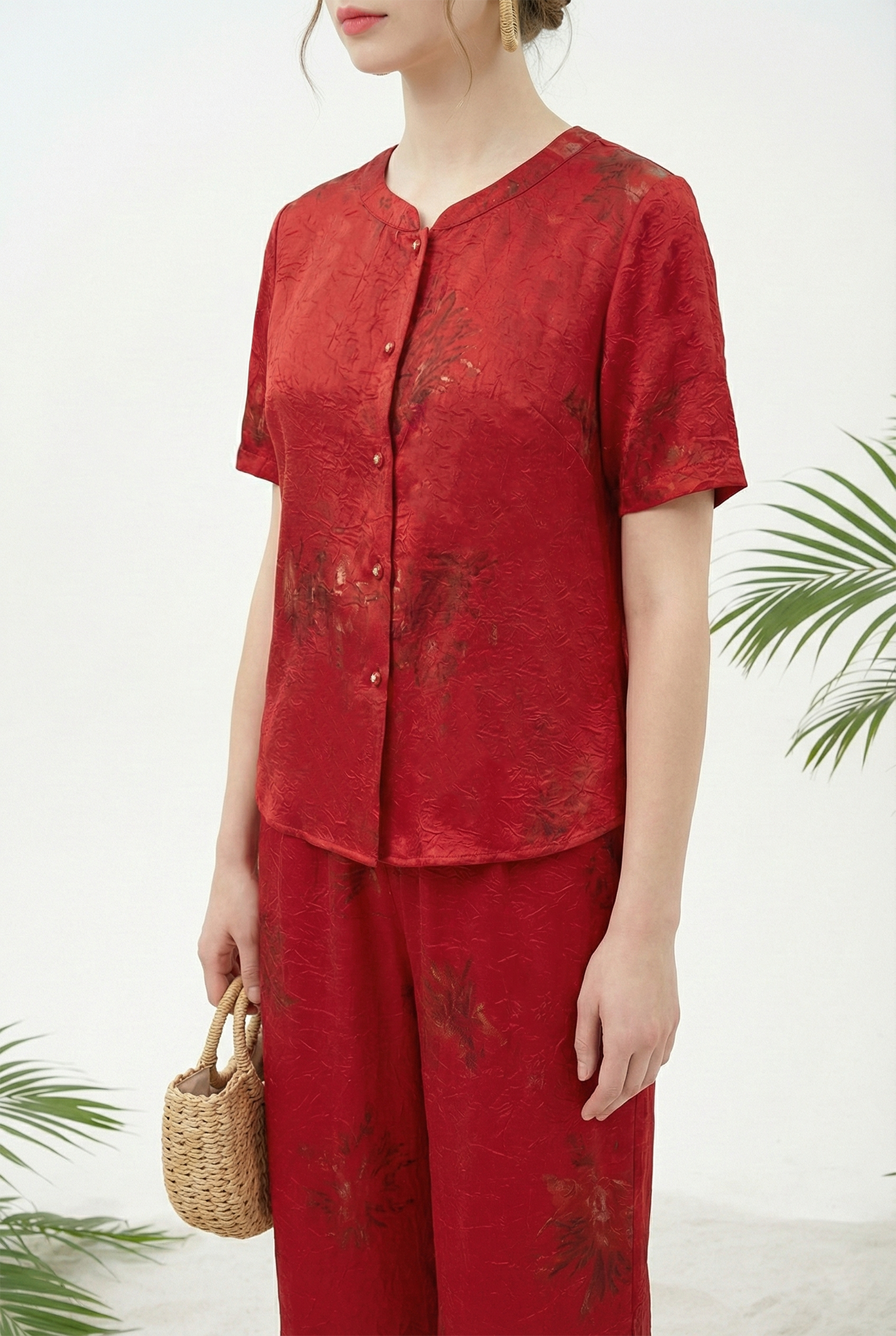 Bộ quần và áo suông vải lụa nhăn màu đỏ in họa tiết chìm tay ngắn thiết kế MAZANO_thumbnail_3