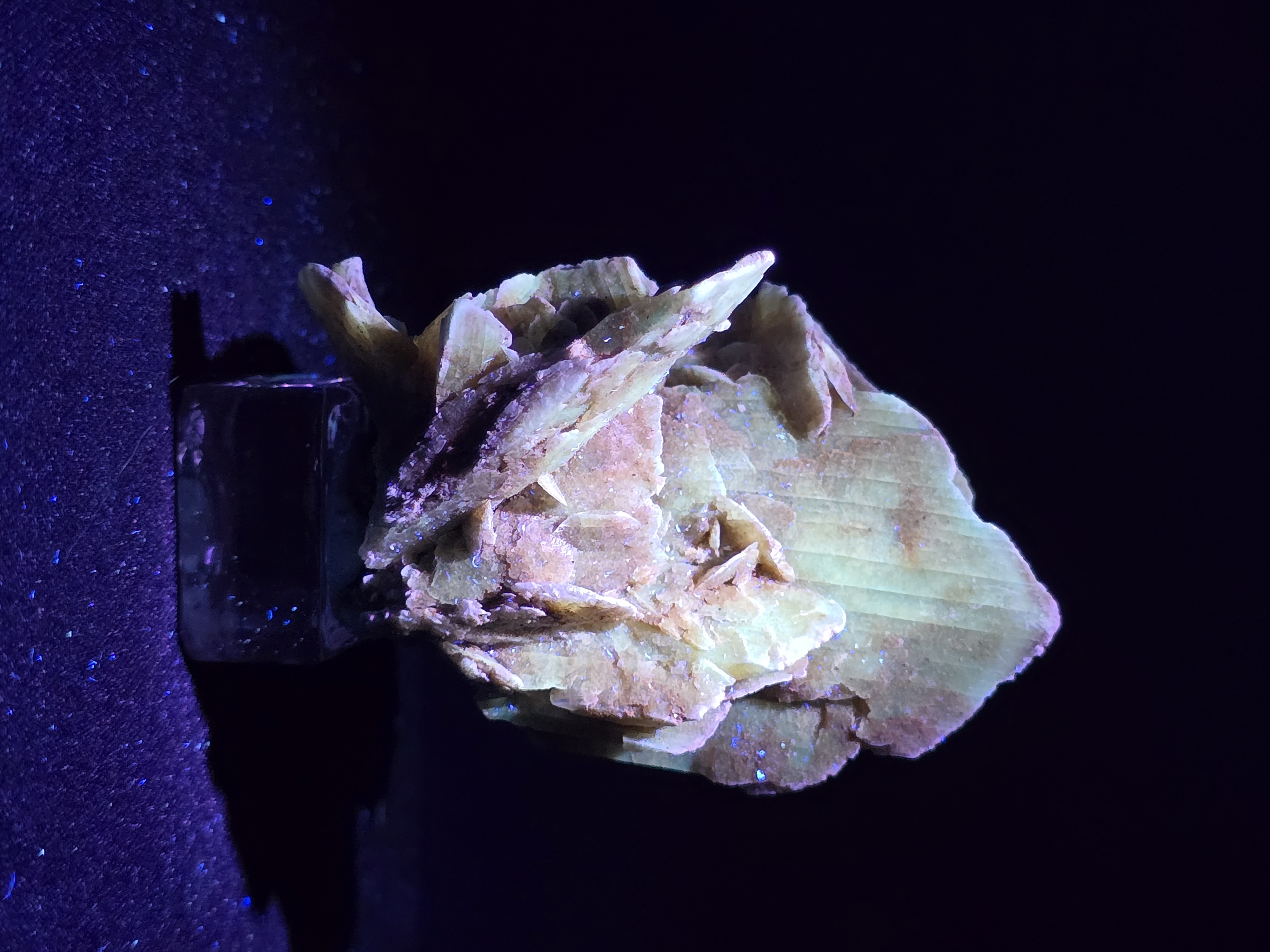 Tinh Thể Hoa Hồng Sa Mạc Desert Rose (có phản ứng UV) - Nội Mông_thumbnail_11