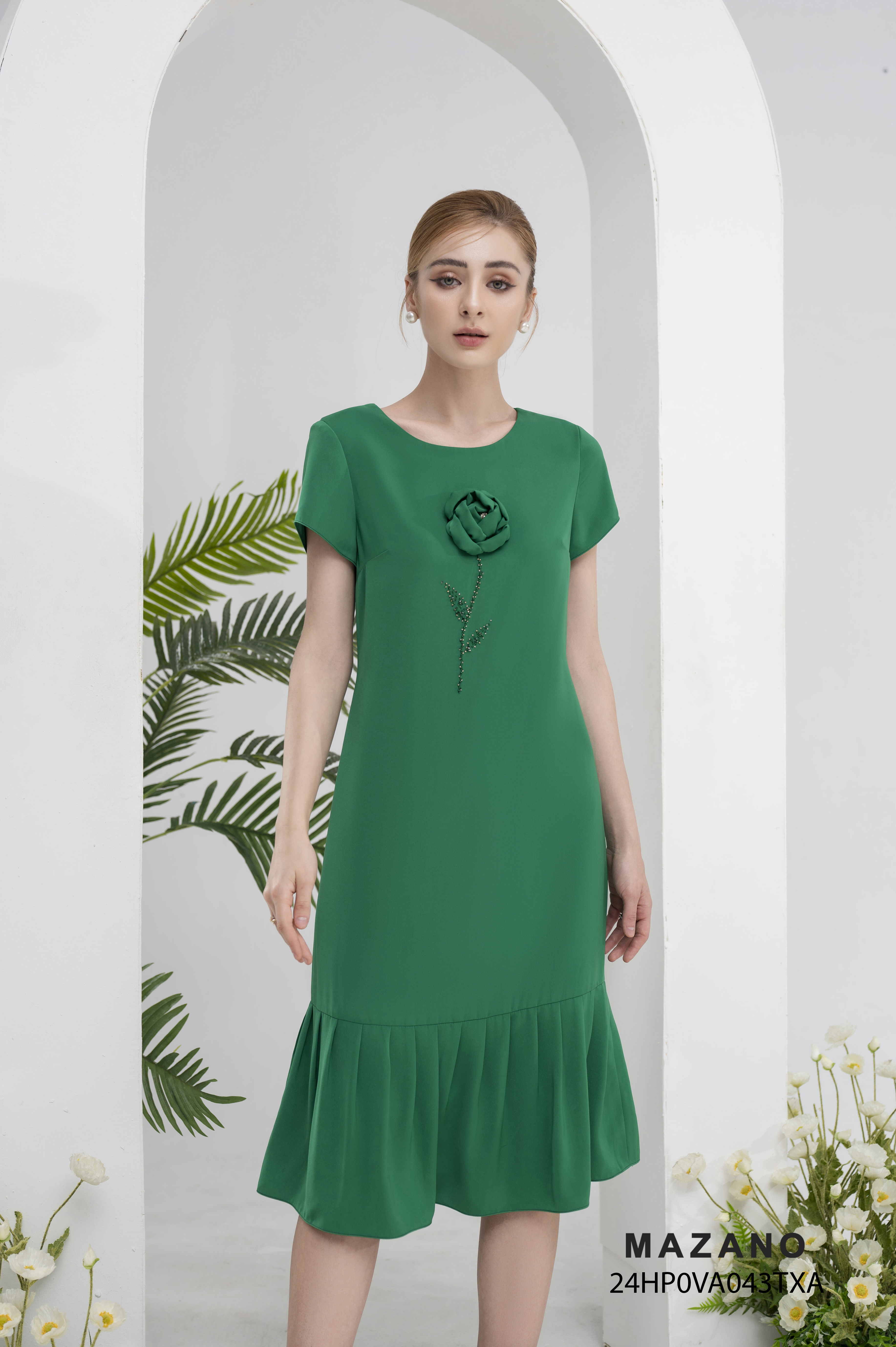 Đầm xanh suông A dài đính hoa bố cục_thumbnail_2