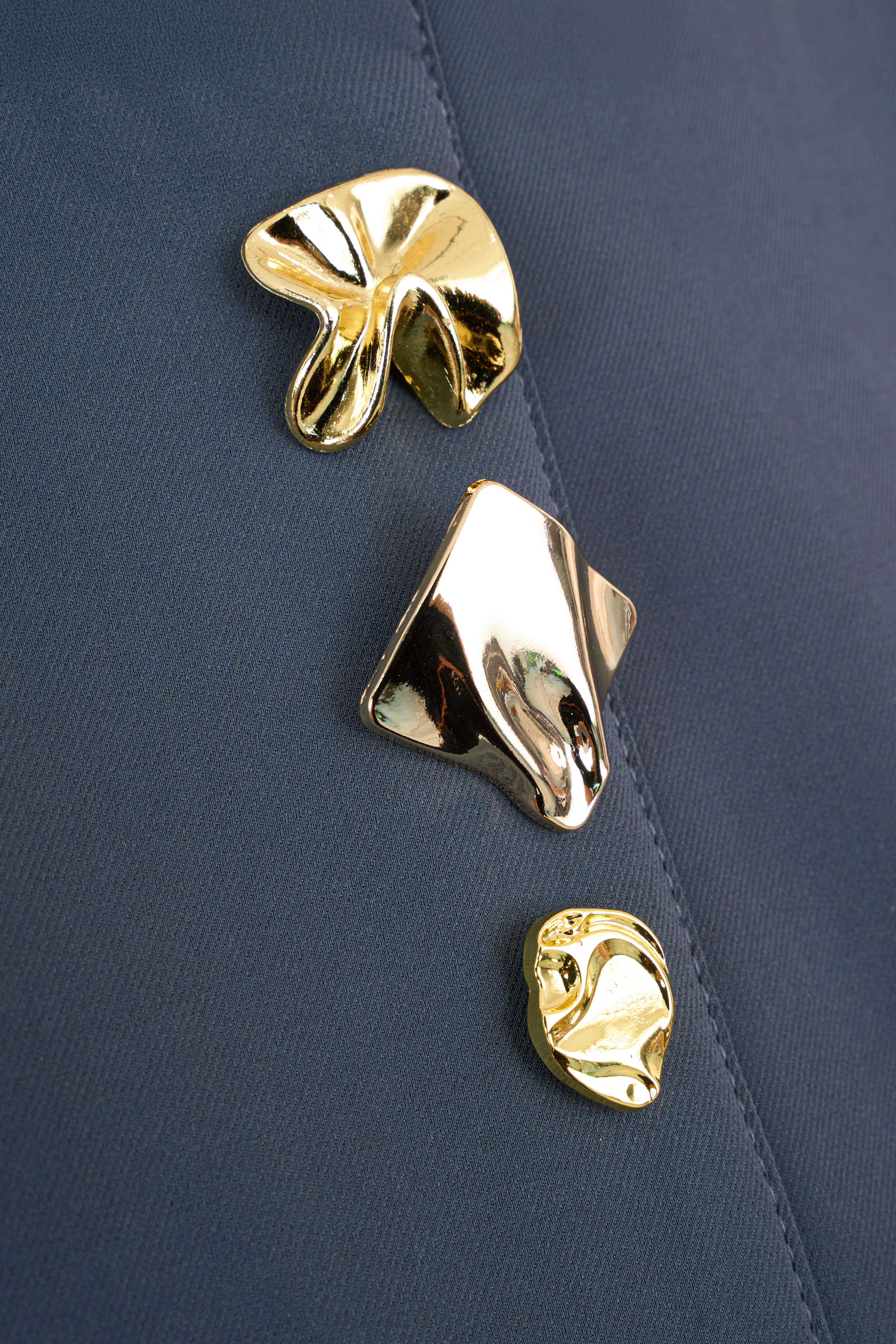 Áo PL Cổ Tròn Khuy Vàng_thumbnail_2