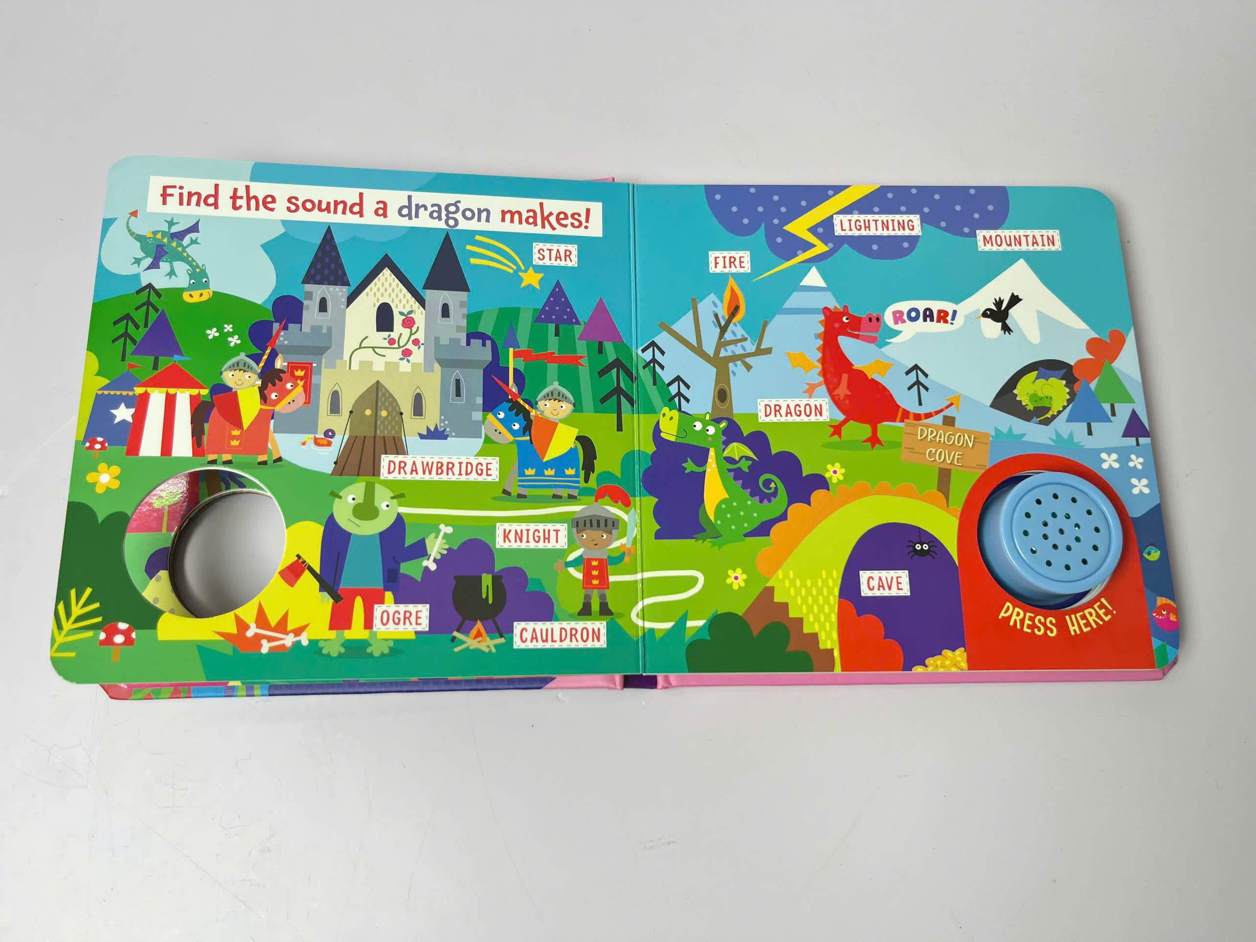 ROUND BUTTON SOUND BOOK - MAGICAL KINGDOM (FSC)_thumbnail_3