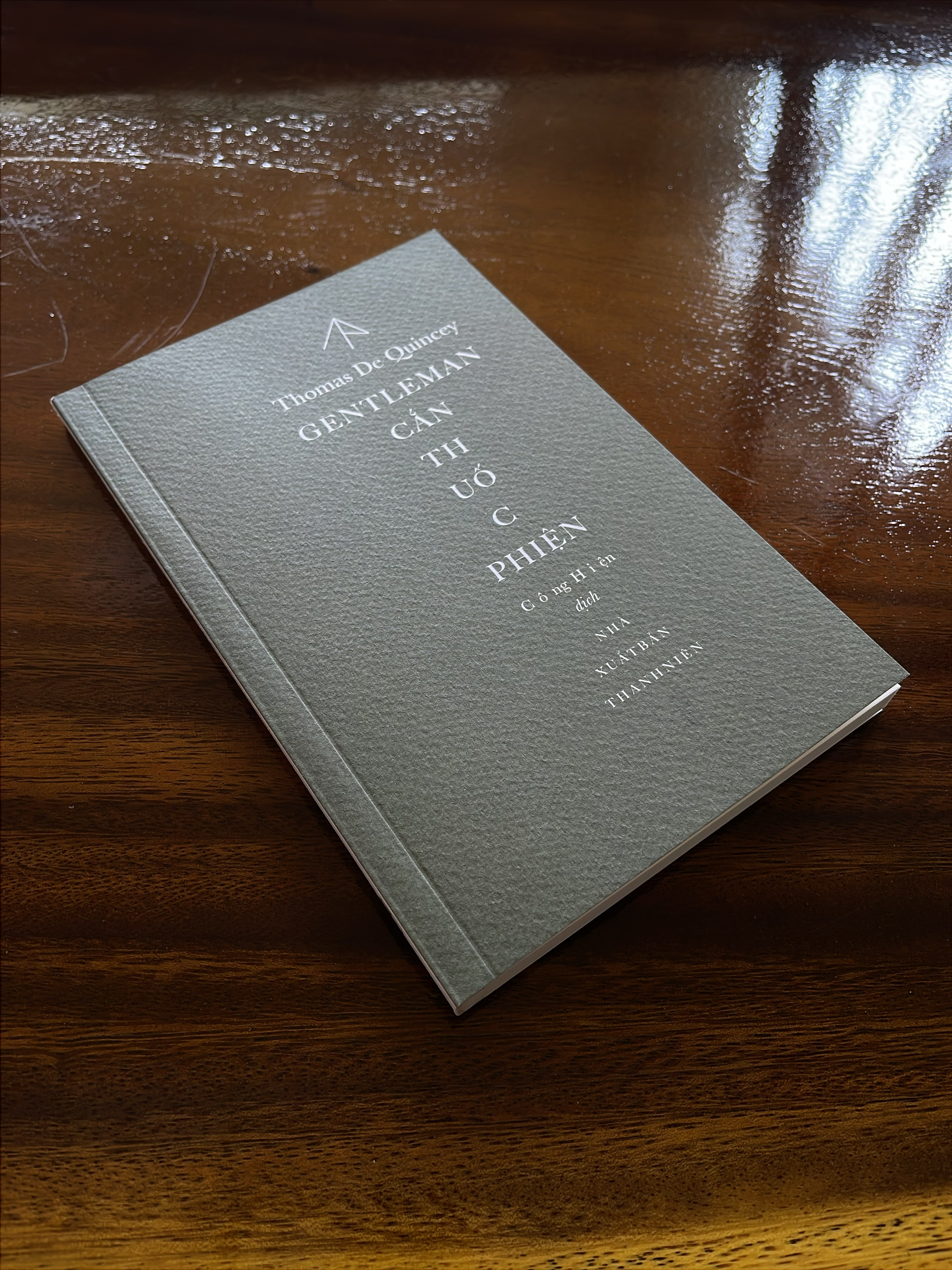 Gentleman cắn thuốc phiện