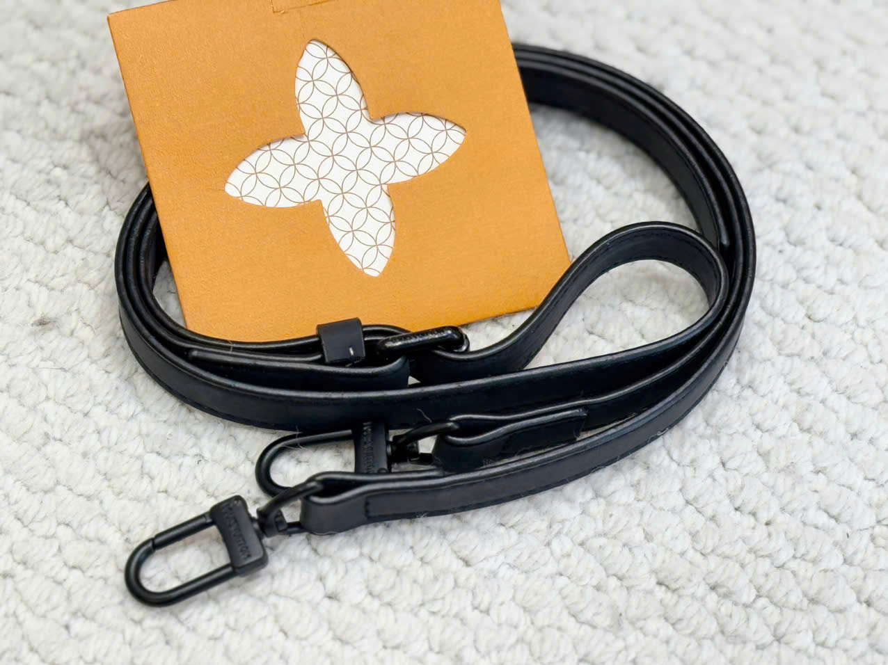 Túi đeo chéo LV Fastline Wearable Wallet hoa đen_thumbnail_6