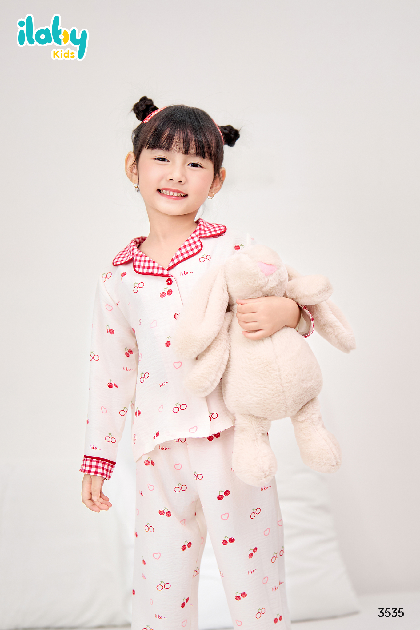 Bộ pyjama họa tiết phối kẻ màu