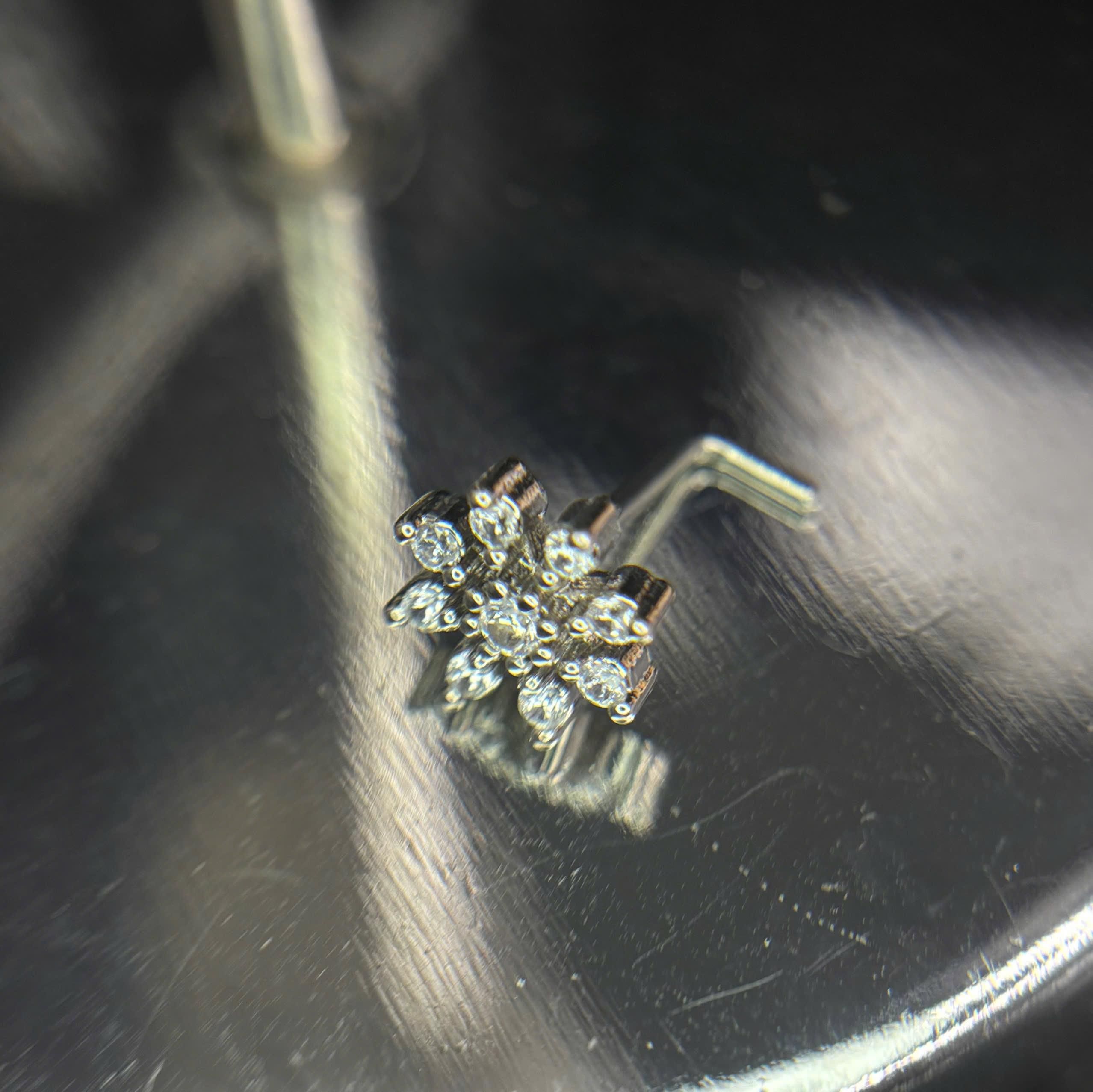 Mũi L hoa 7 cánh nhuỵ đá_thumbnail_2