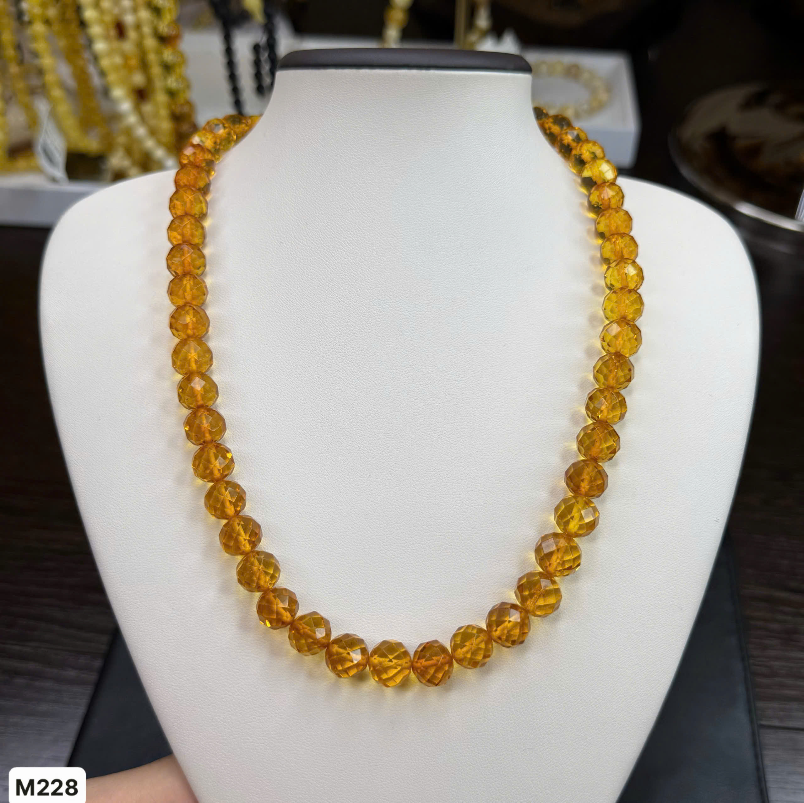 Vòng Cổ Cắt Giác Cognac - M228