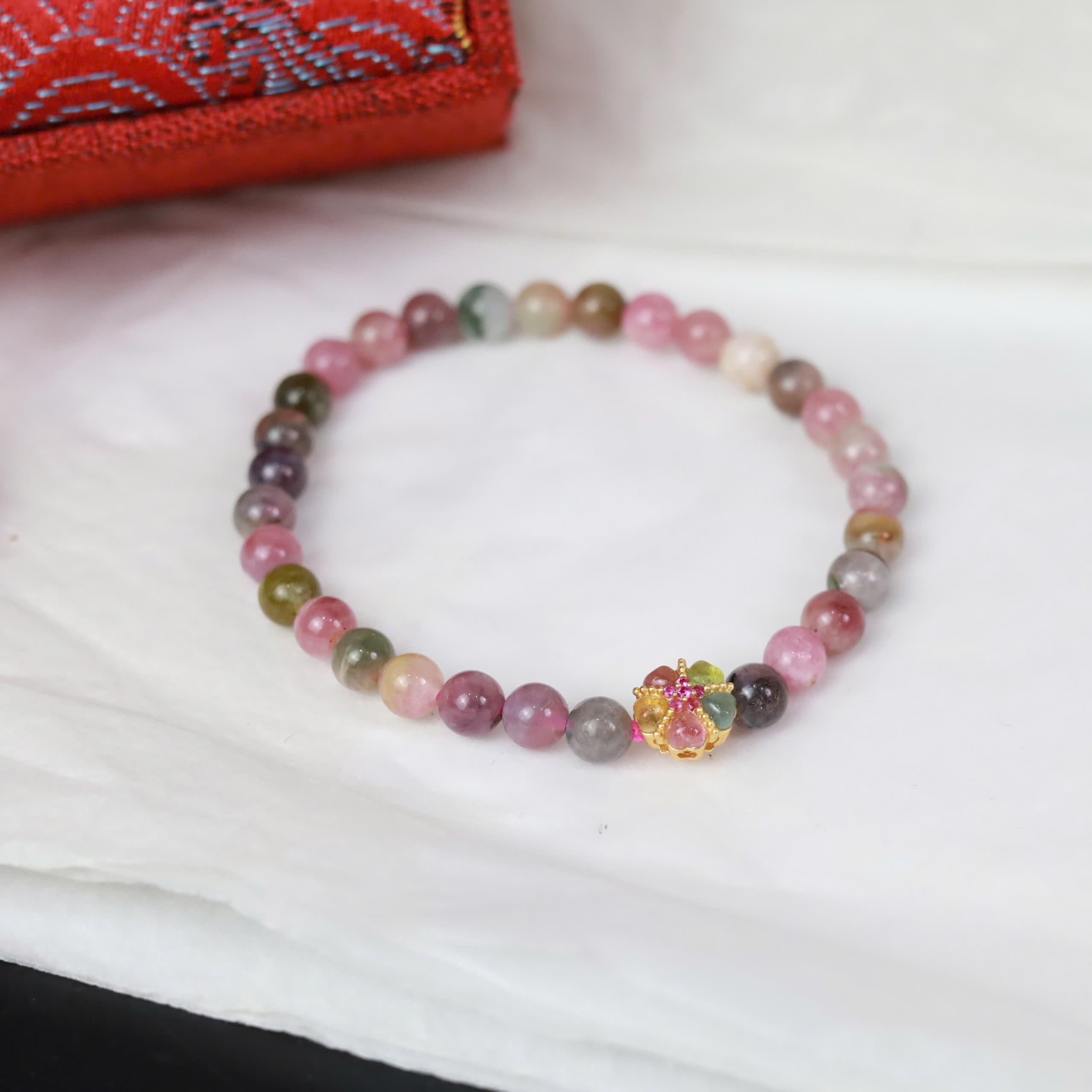 Vòng tay tourmaline mix charm mạ vàng