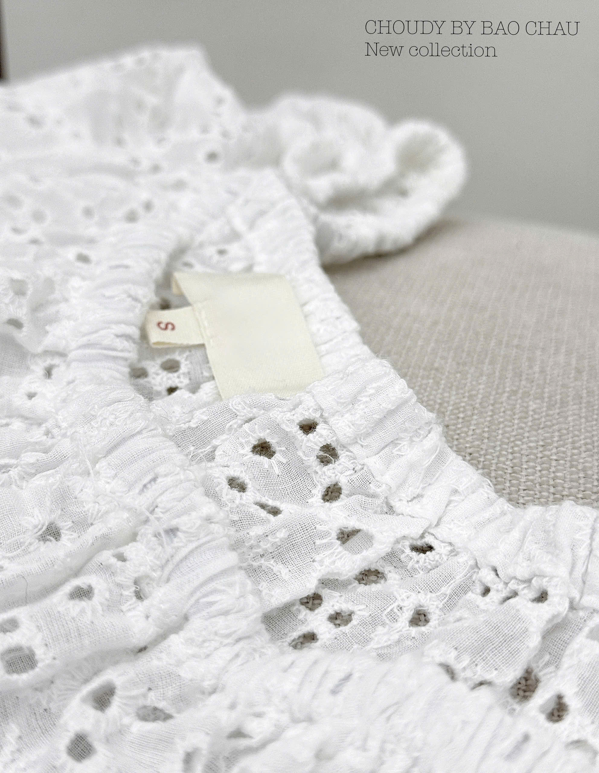 U111 ÁO ĐỤC LỖ TRẮNG_thumbnail_6