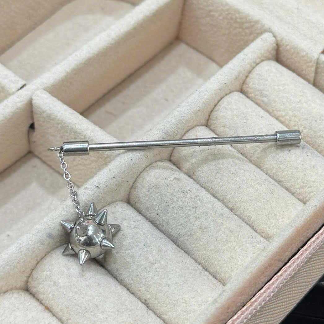 Khuyên indus kiểu hạt đinh rơi 1 đầu.