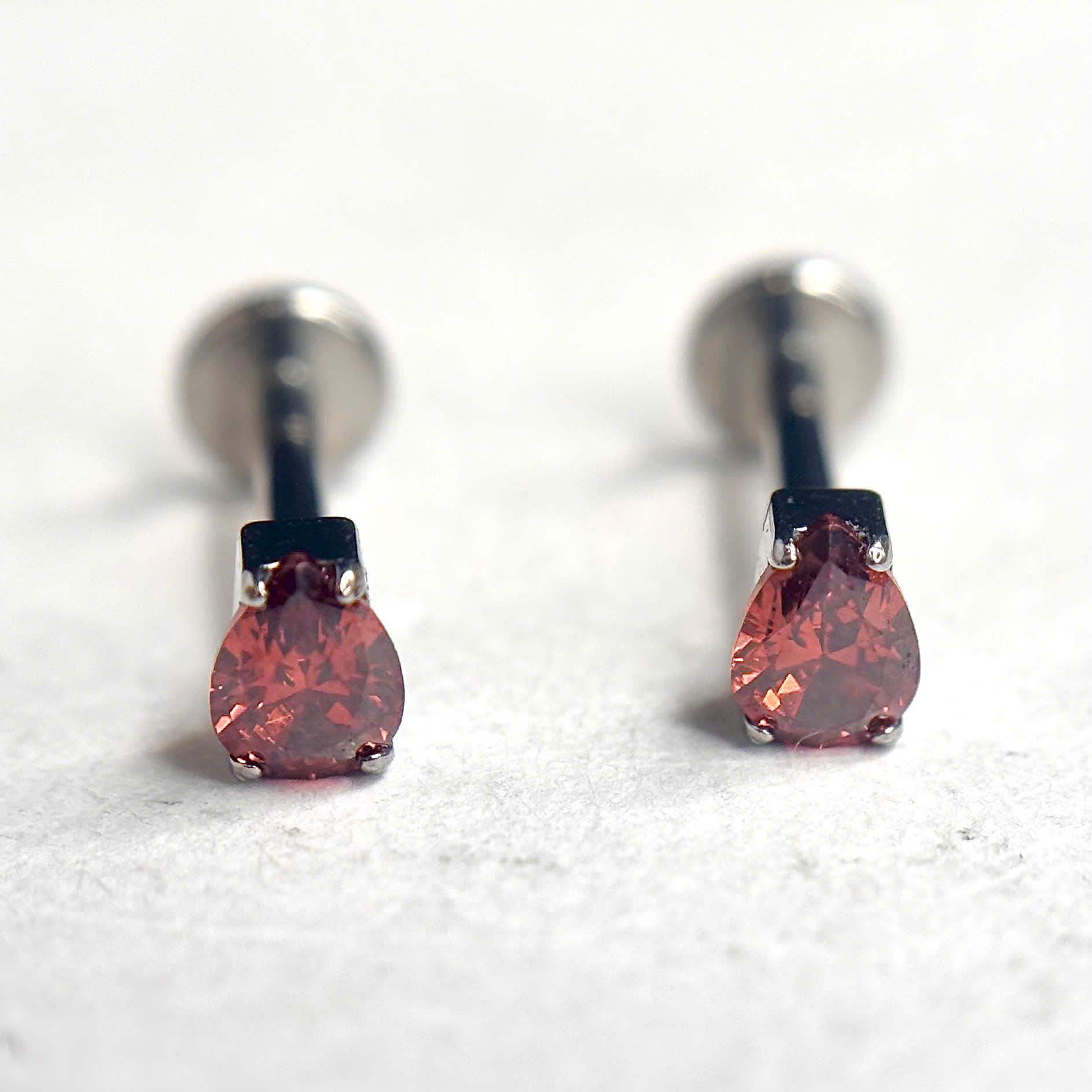 khuyên kiểu titan giọt nước oval đỏ