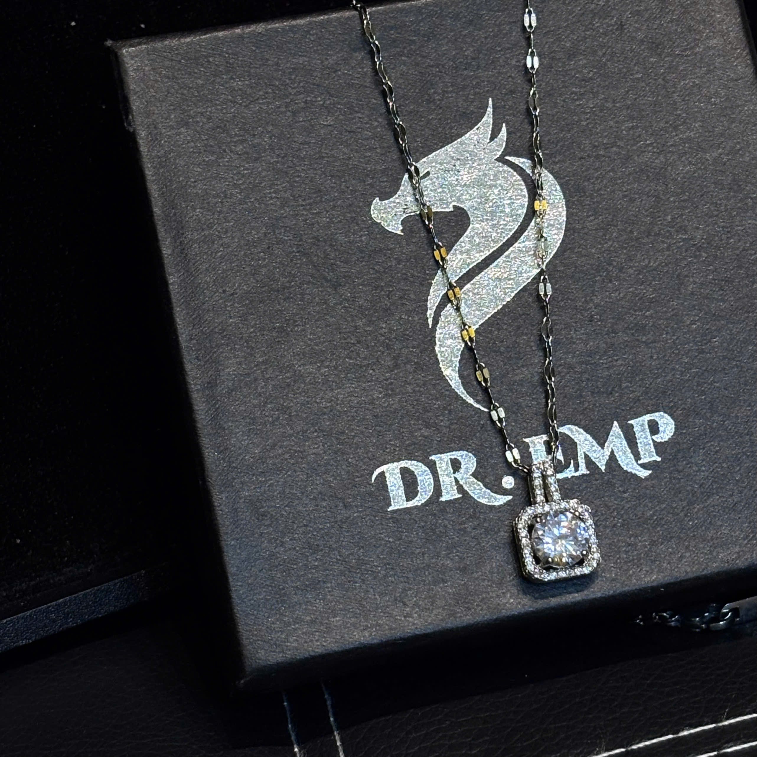 Vòng cổ đá vuông_thumbnail_1