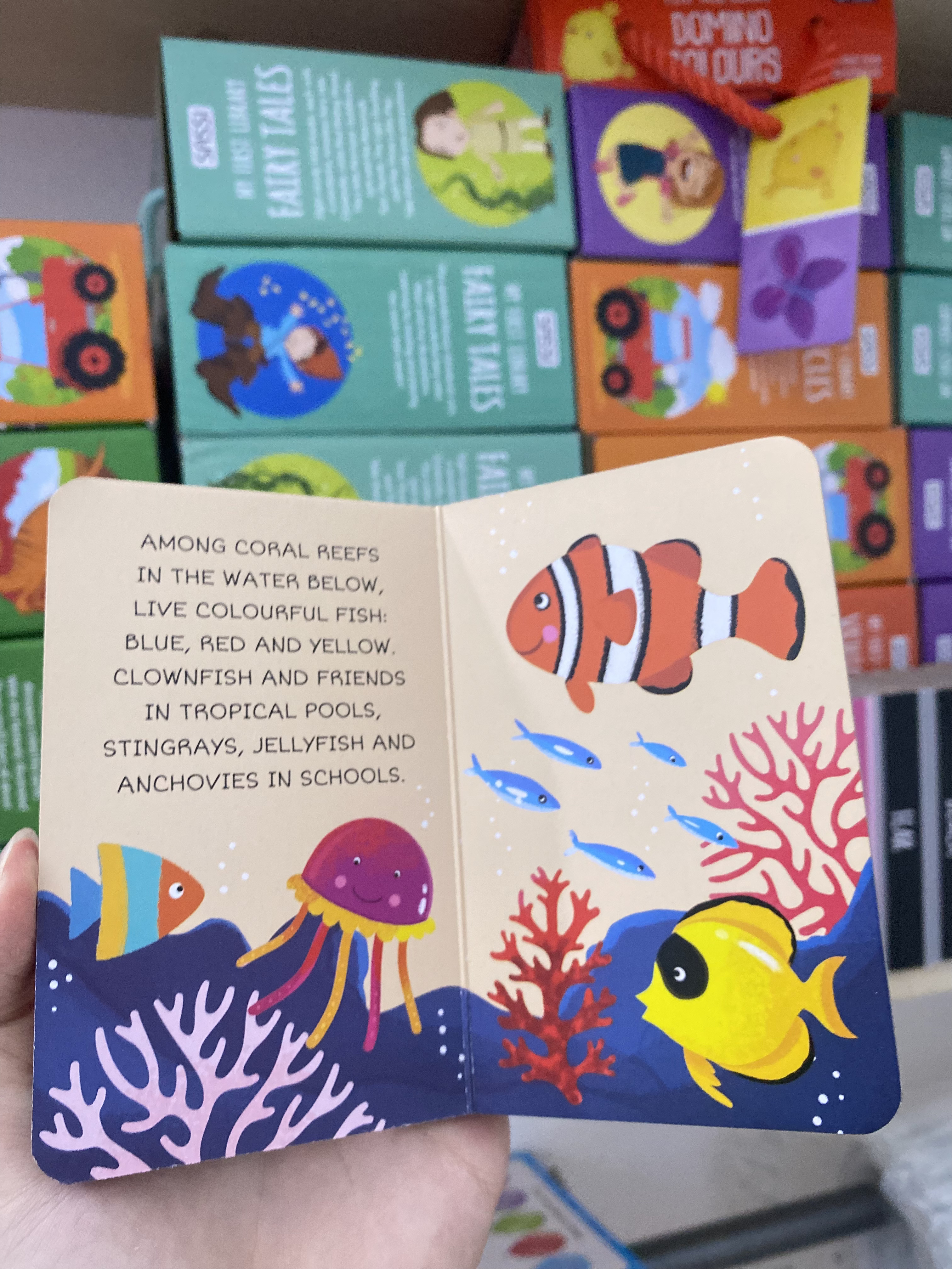 TROPICAL FISH ( The Sea Library)_thumbnail_2