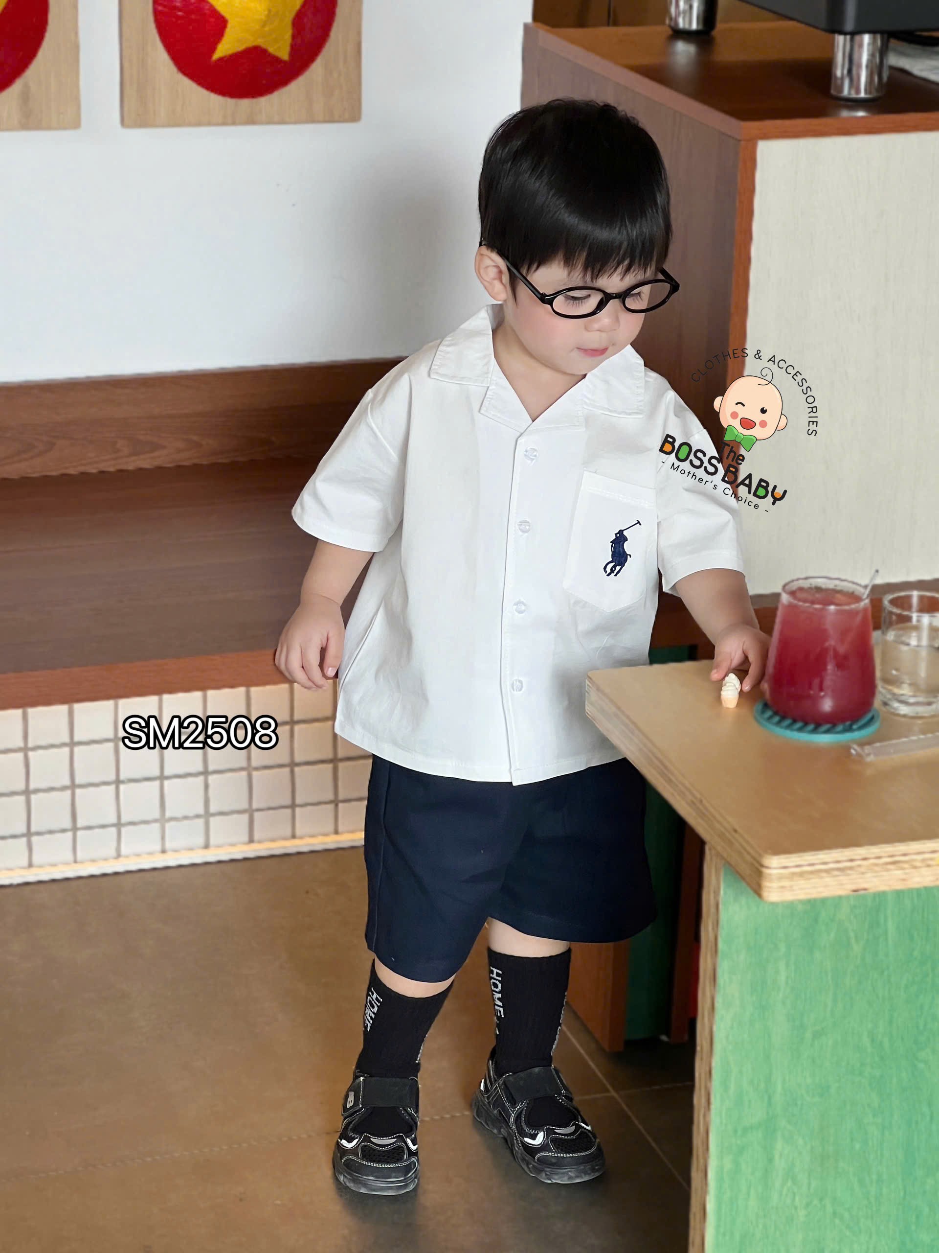 Áo sơmi trắng túi ngực áo in logo