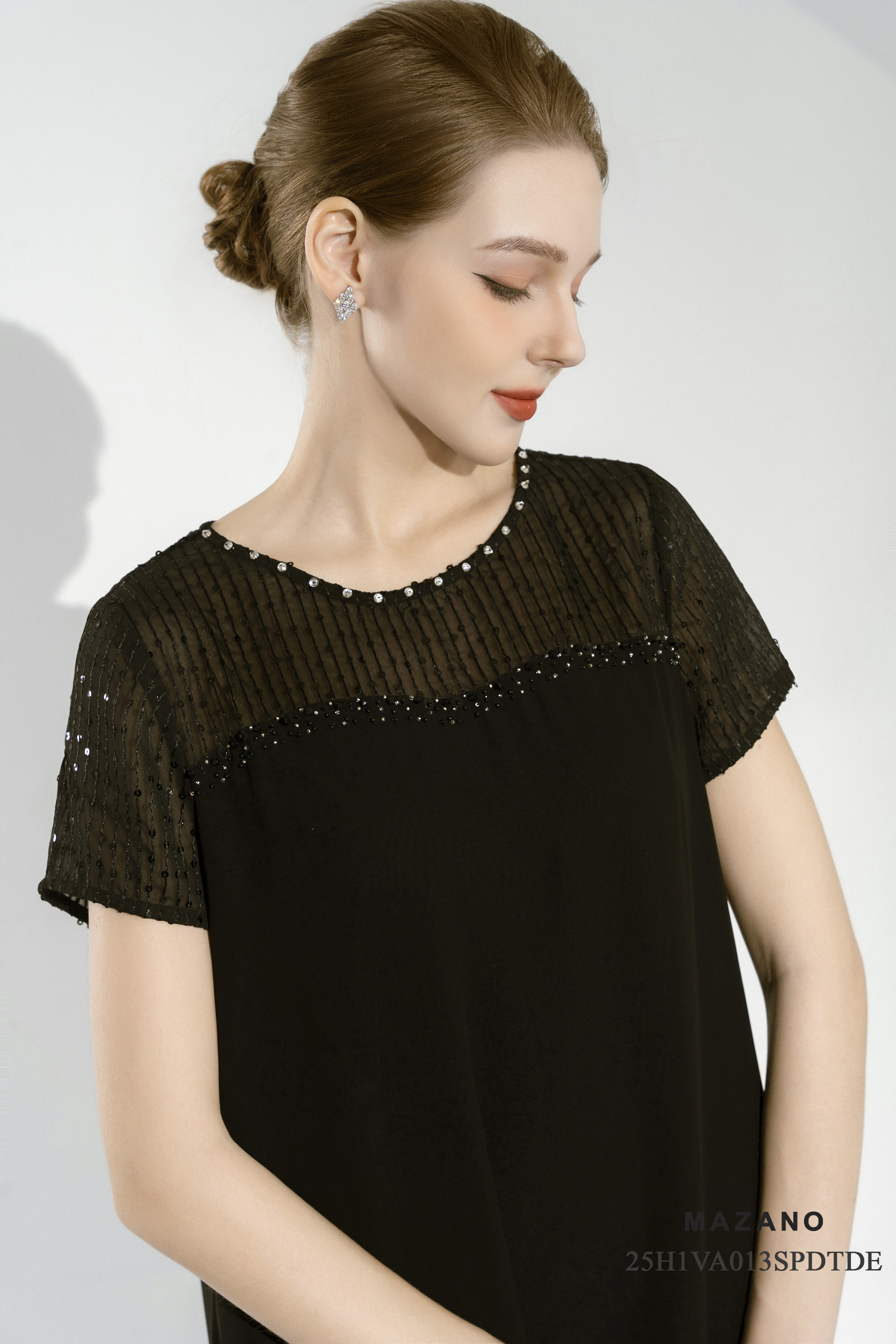 Váy Đầm suông A Vải voan mỏng Phối kim sa Đính trang trí Cổ tròn Tay ngắn Dài váy đến gối._thumbnail_4