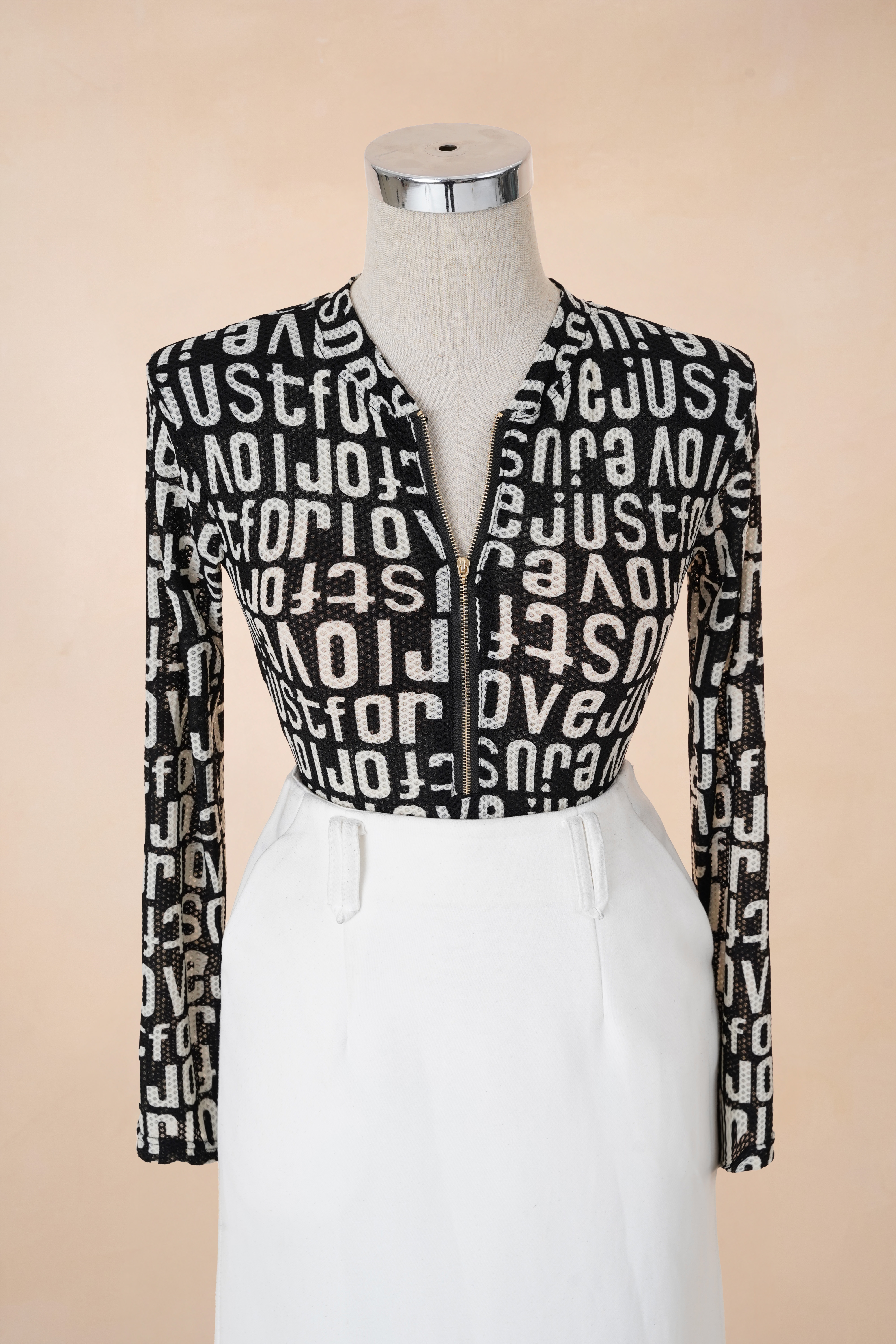 Áo Thun Chữ Khoá Ngực Tay Dài