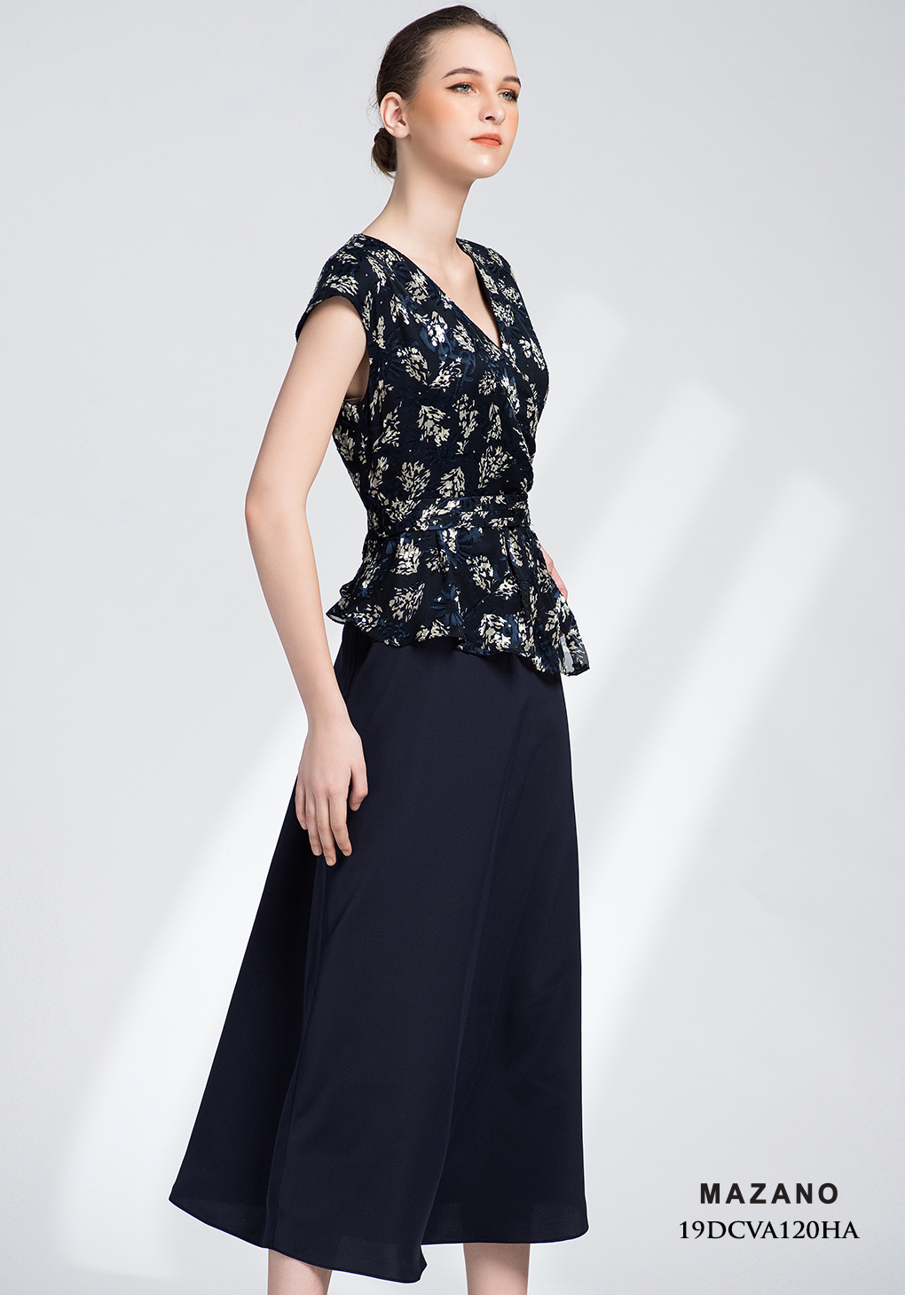 Đầm xanh than phối họa tiết pepllum