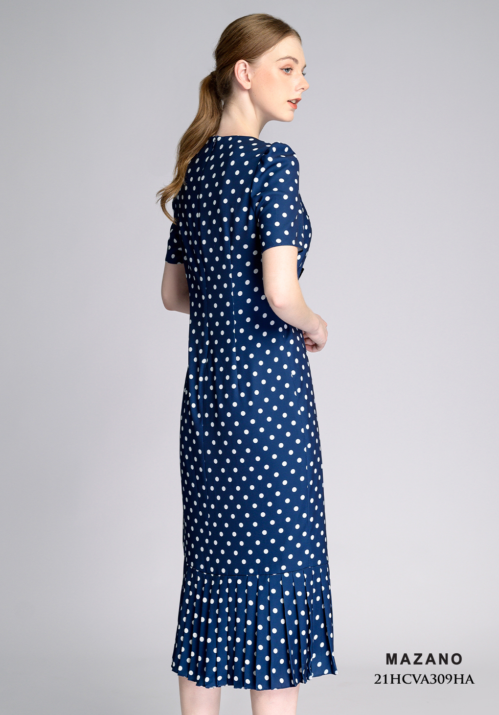 Đầm suông xanh chấm bi chân dập ly