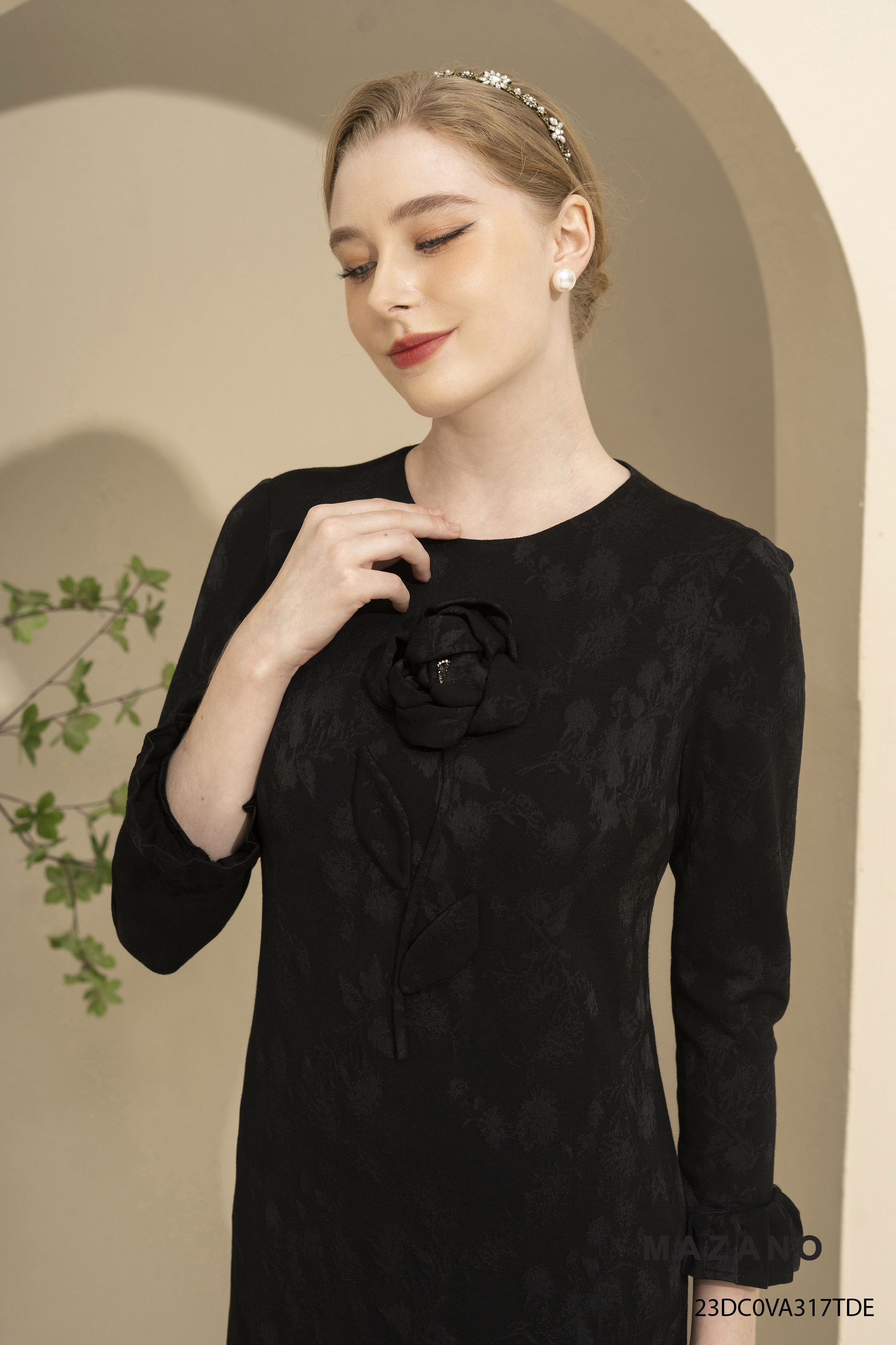 Váy Đầm suông Vải dạ len đính đắp hoa cuốn Cổ tròn Tay dài Dài ngang bắp chân_thumbnail_2