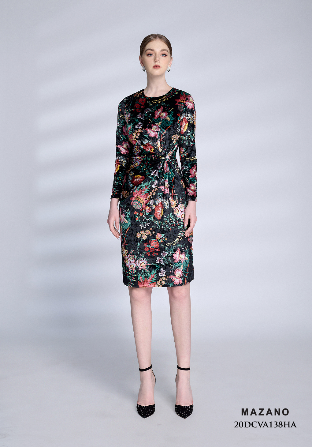 Đầm nhung đen xoắn eo dài tay xếp ly vai_thumbnail_1