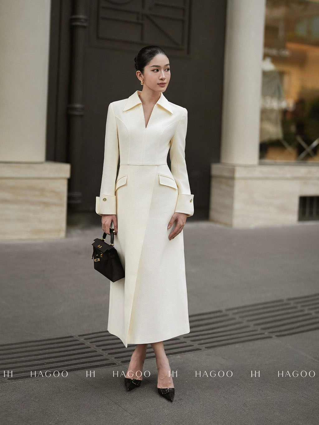 Gam màu trắng kem giúp outfit luôn sáng sủa và dễ tạo thiện cảm