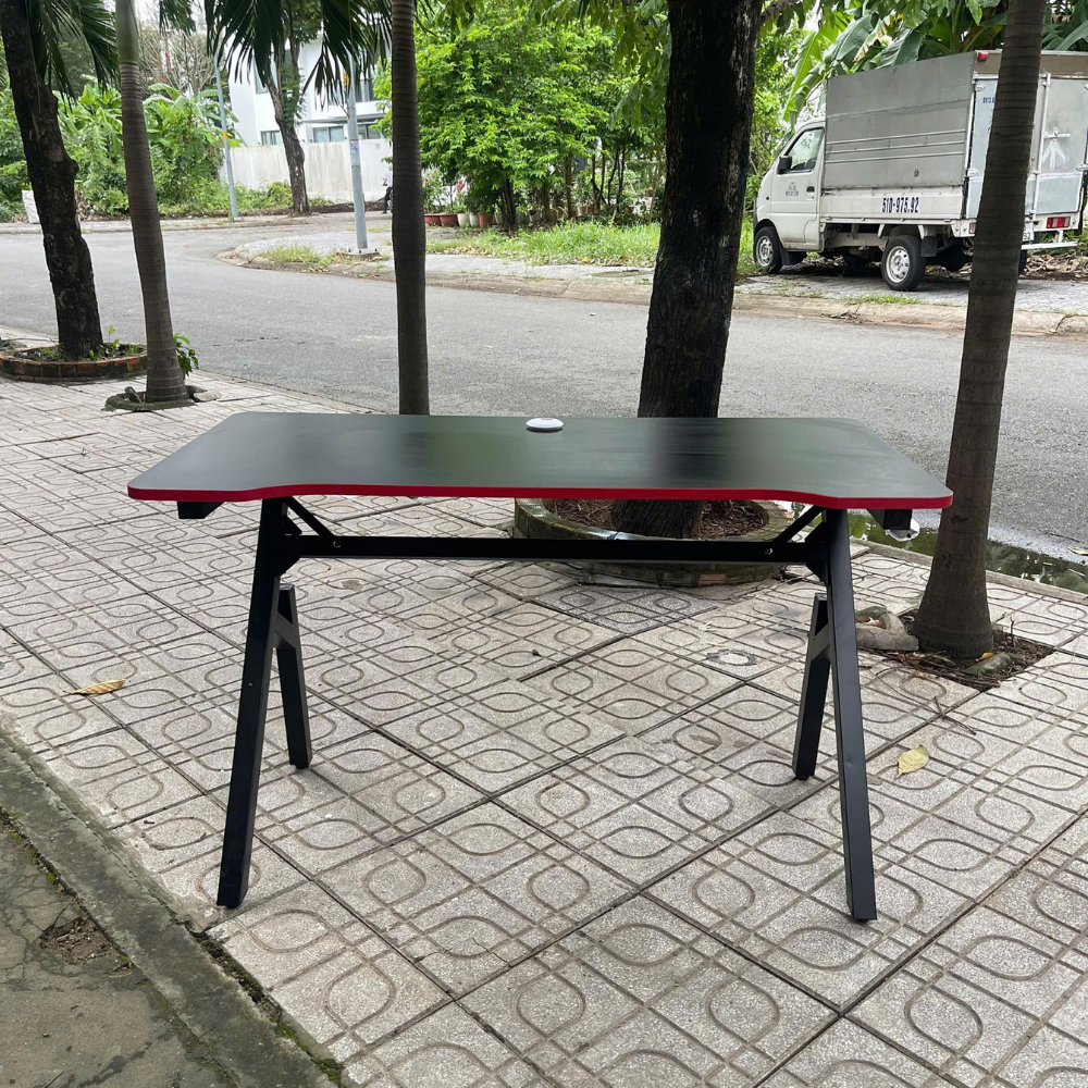 Bàn Gaming Chân Chữ Y - Thiết Kế Hiện Đại, Gọn Gàng, Khung Chân Chắc Chắn