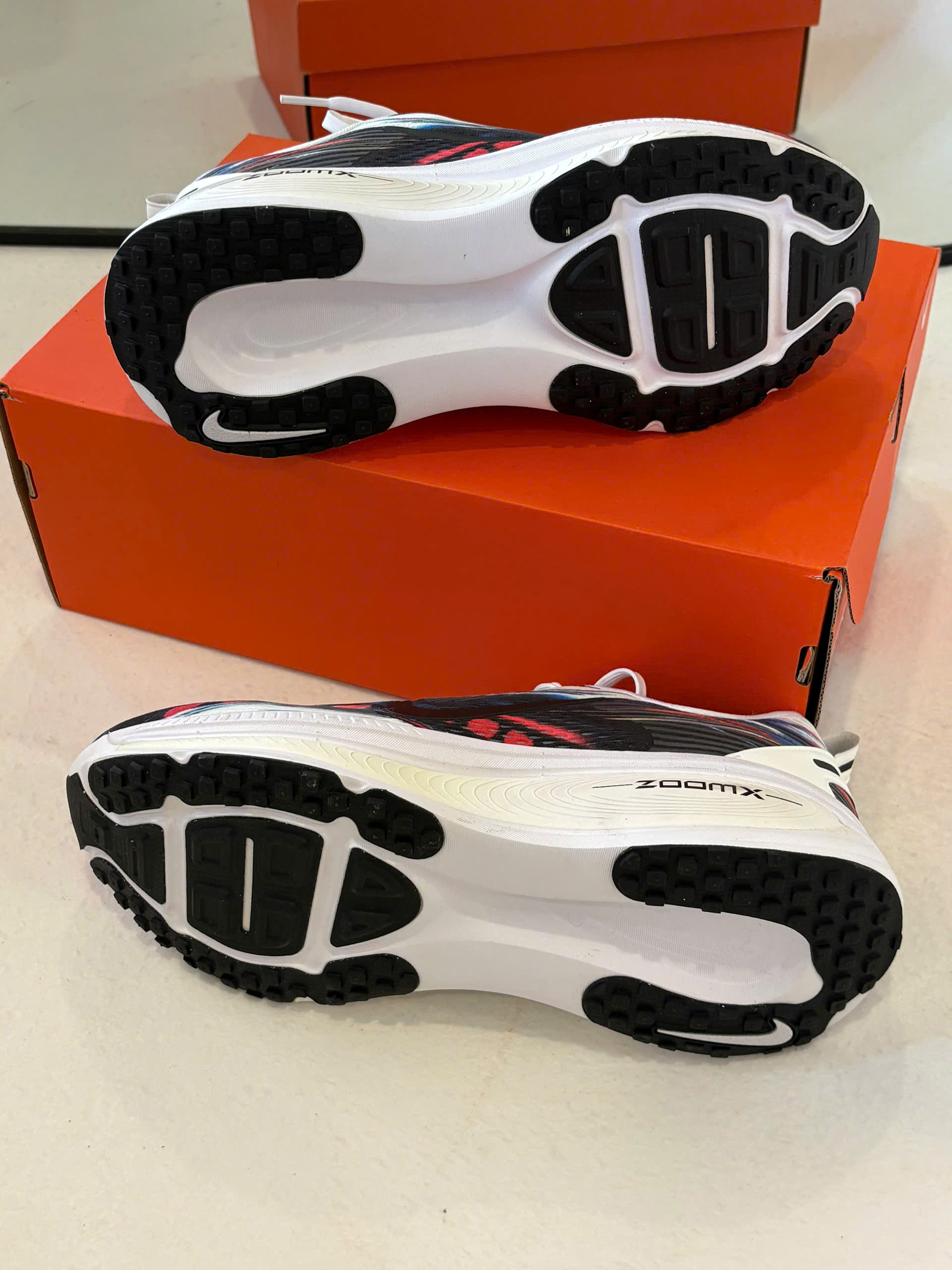 Nike Vomero 18 SE IB8164-999_thumbnail_2