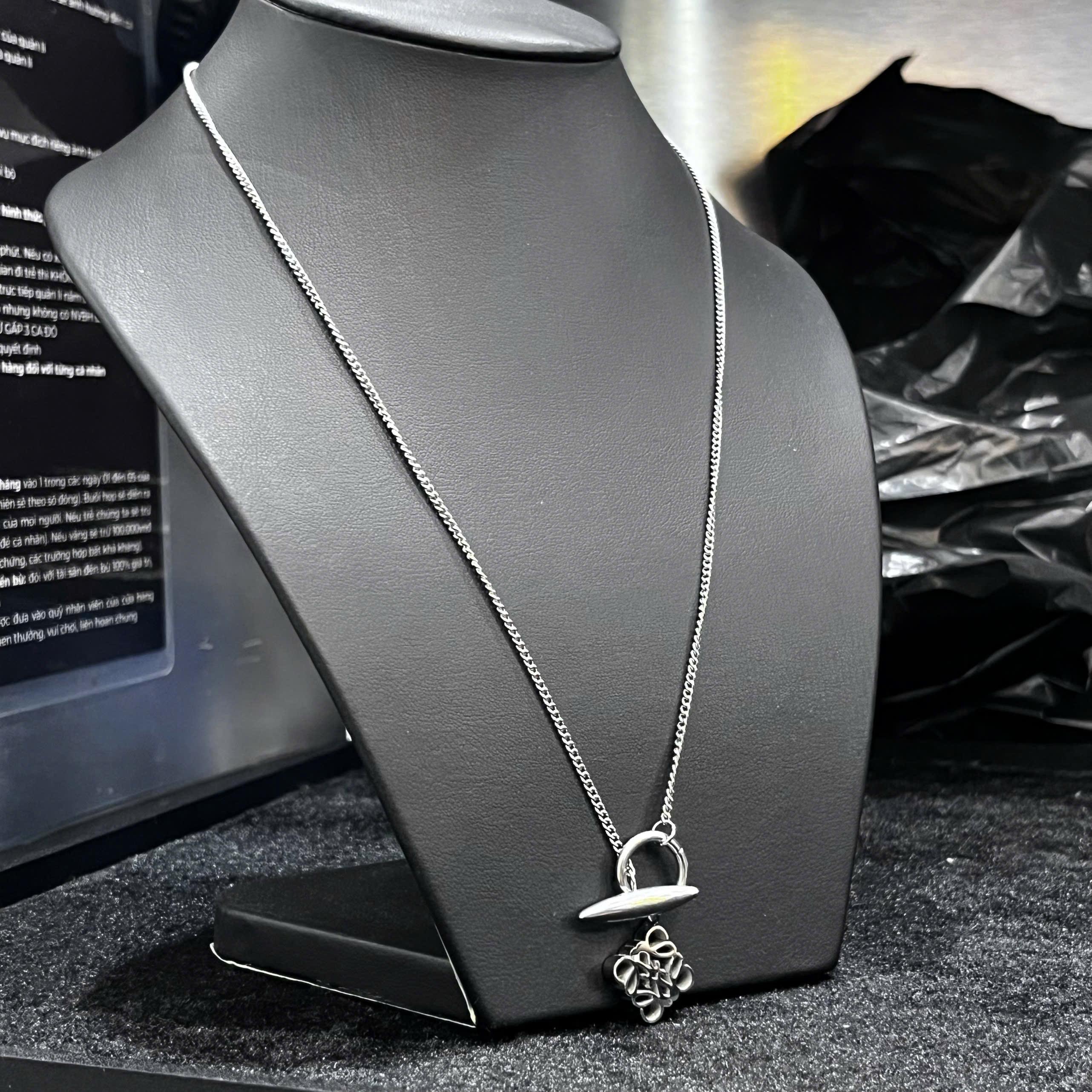 Vòng cổ titan loewe._thumbnail_3