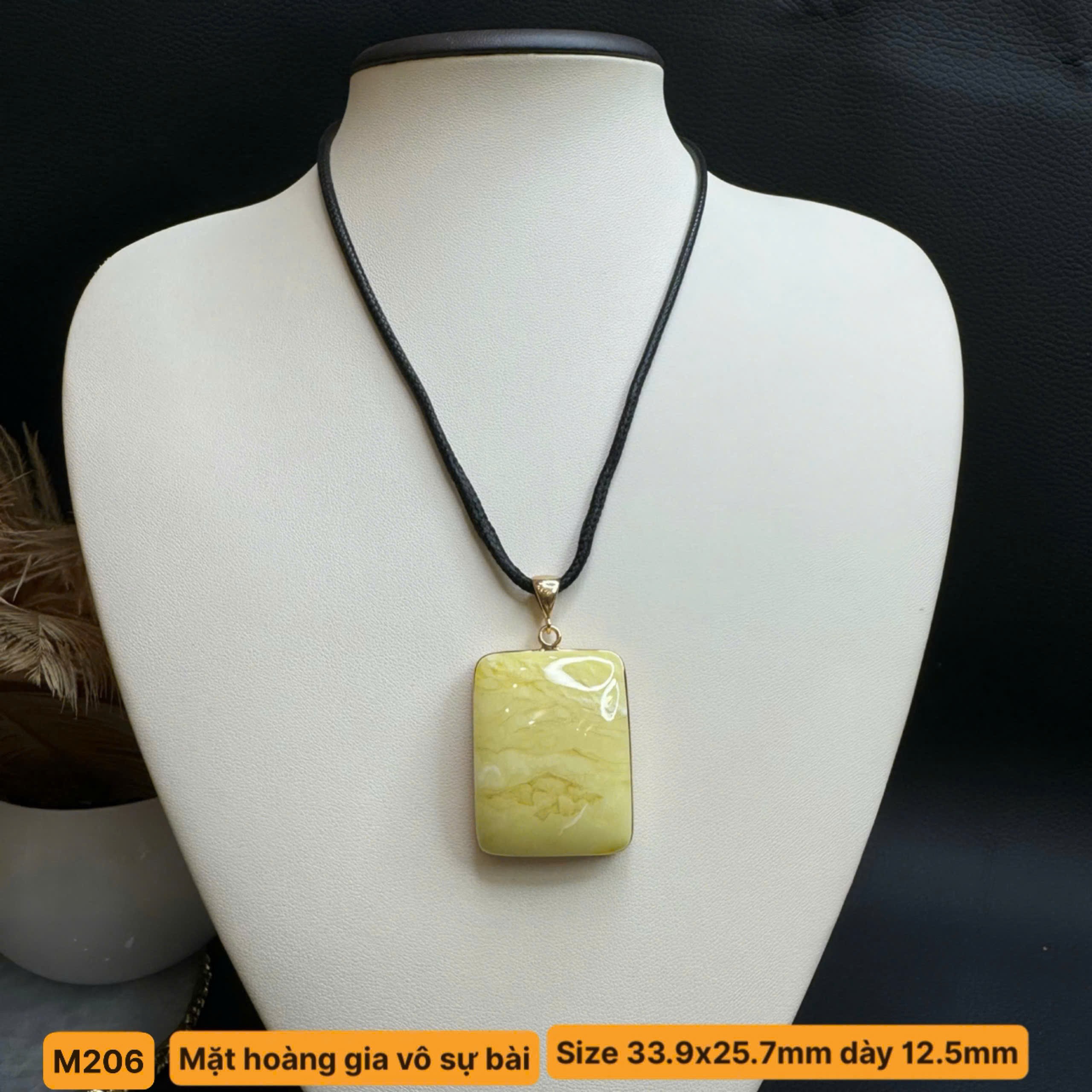 Mặt Hoàng Gia Vô Sự Bài - M206