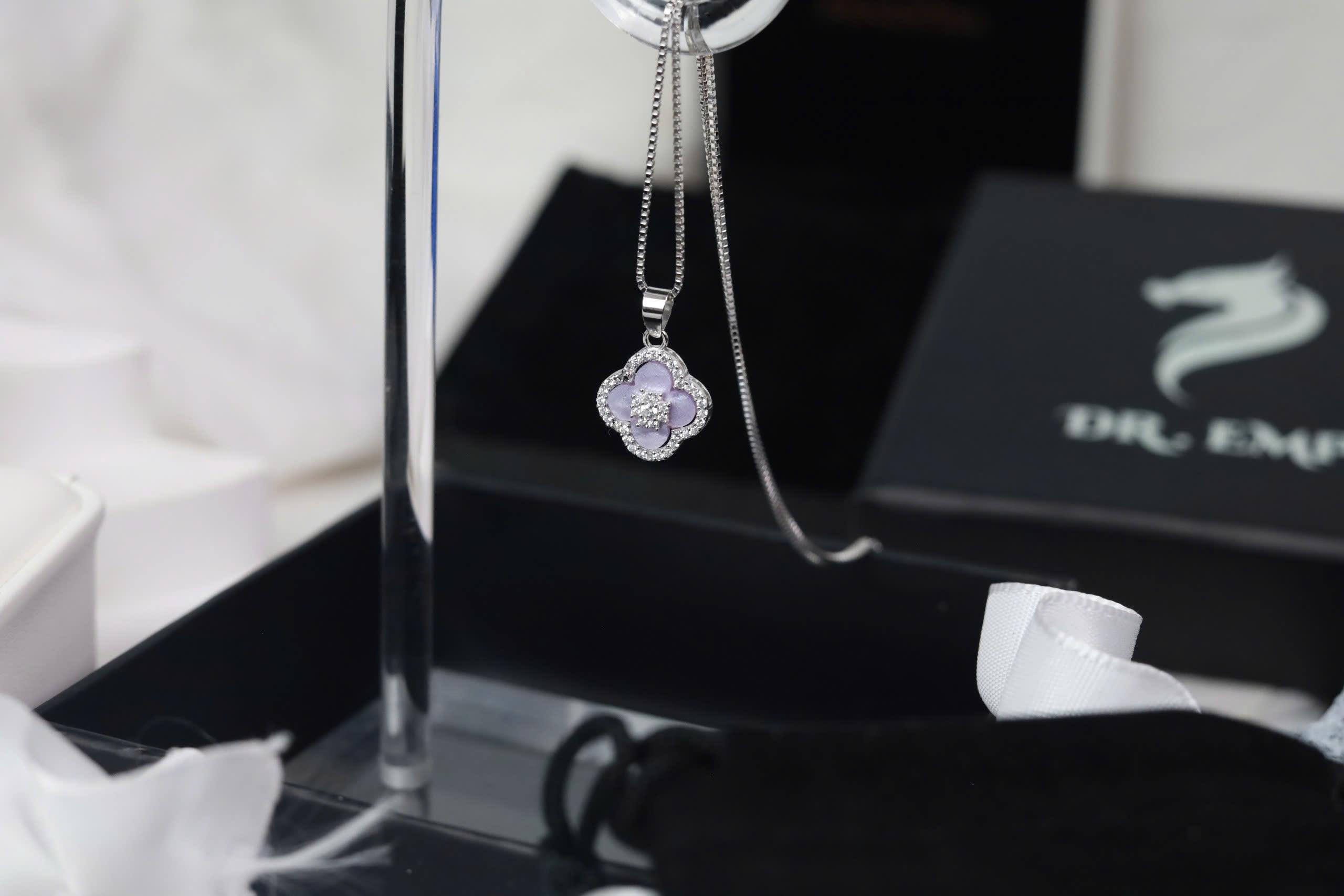 Vòng cổ bạc 4 lá xà cừ tím nhạt xi bạch kim_thumbnail_1