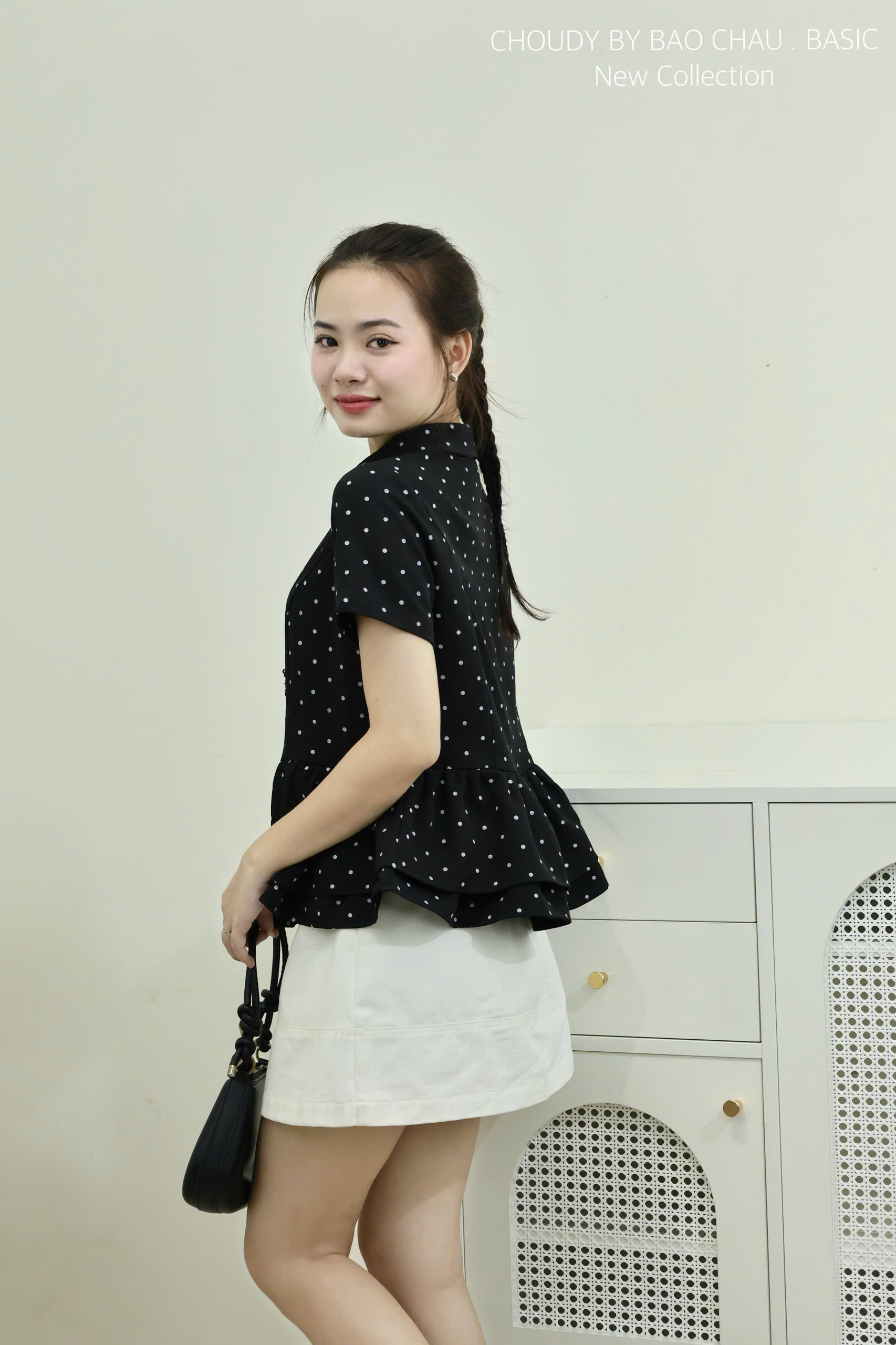 U751 ÁO KIỂU CHẤM BI ĐEN_thumbnail_10