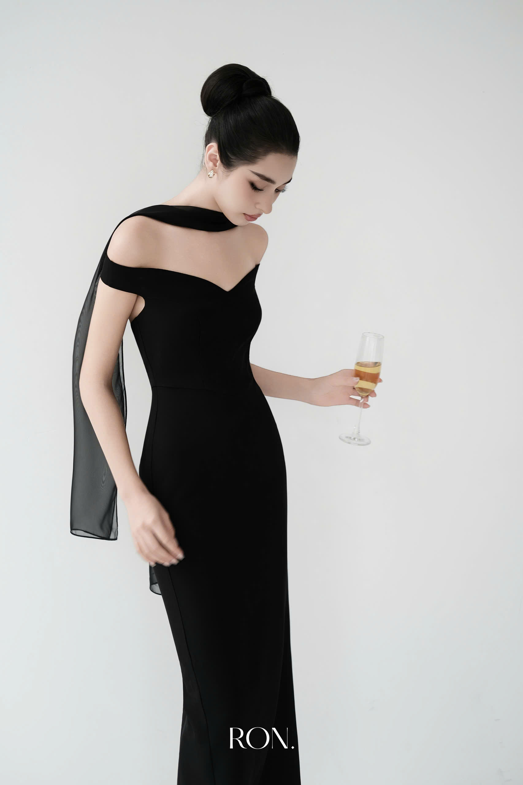 Đầm trễ vai khăn rời