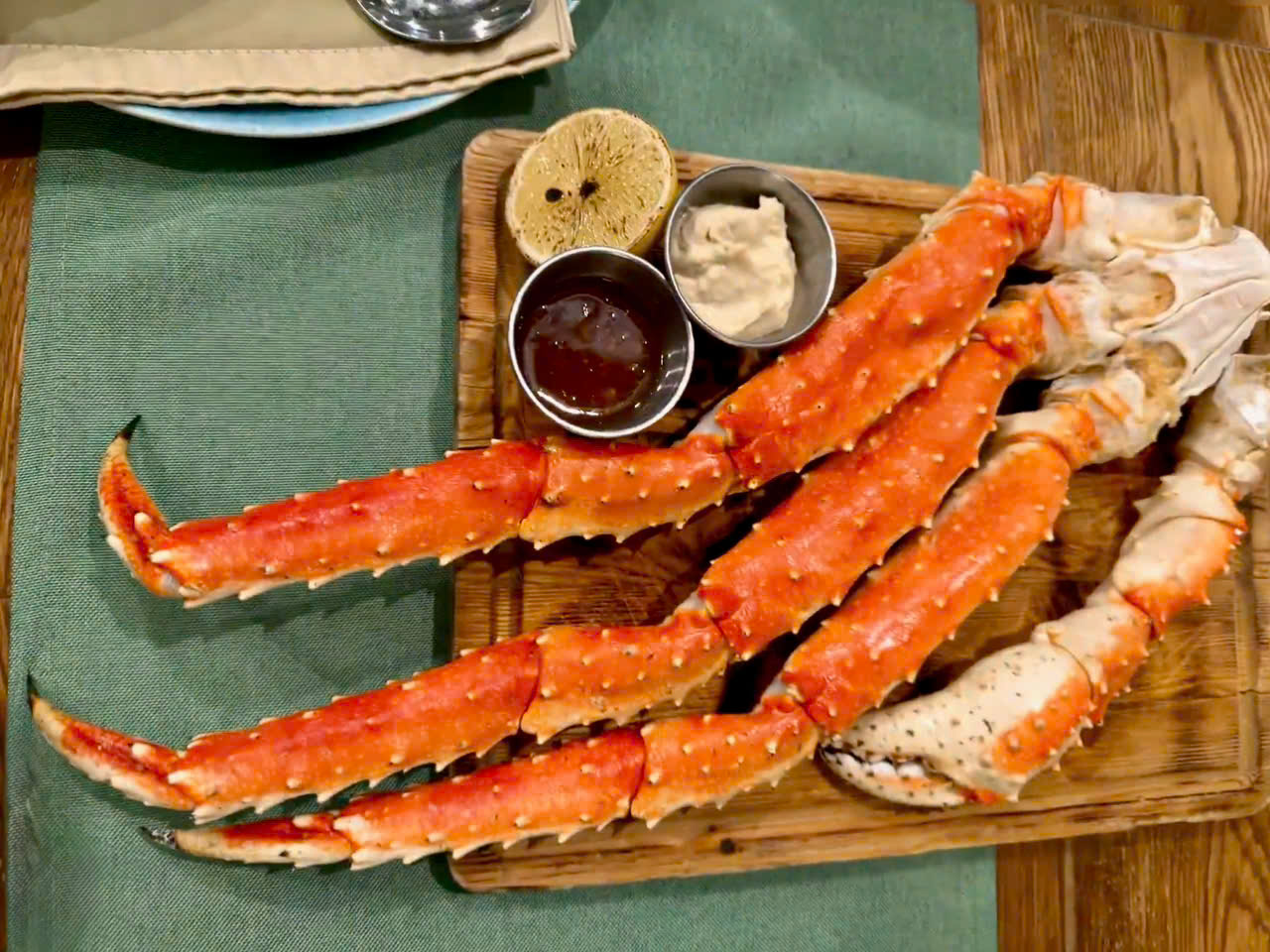 Cụm Chân Cua Hoàng Đế (King Crab)
