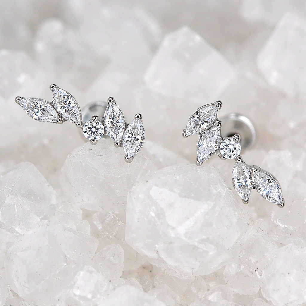 Khuyên kiểu titan 4 lá 1 đá giữa_thumbnail_2