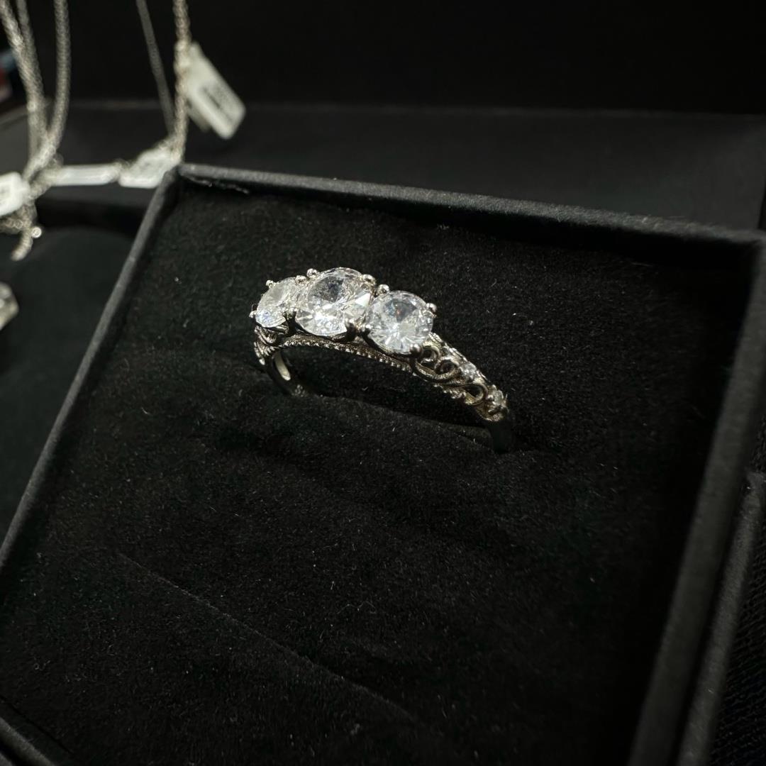 Nhẫn bạc 3 kim cương size 7.1_thumbnail_1